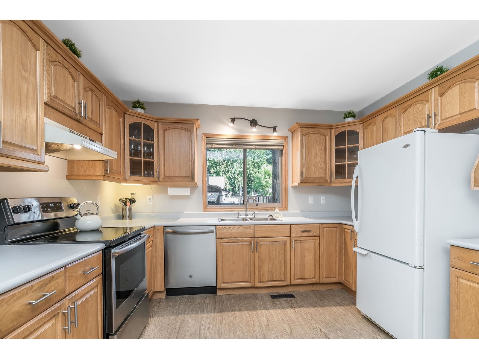 3837 KAREN DRIVE|Cultus Lake North