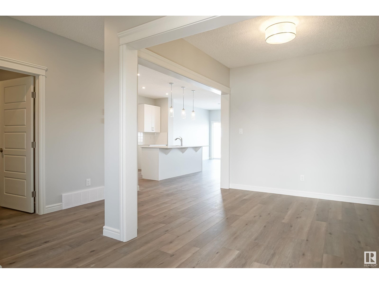 727 166 AV NE