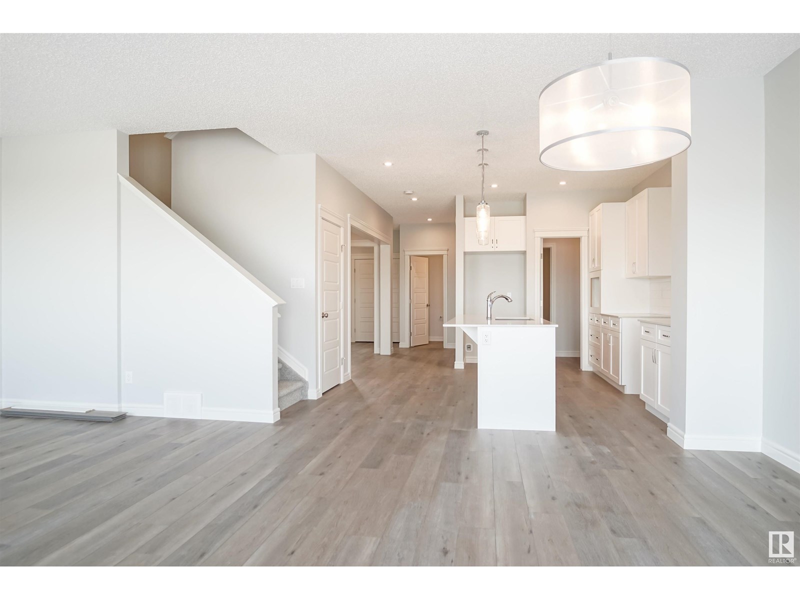 727 166 AV NE