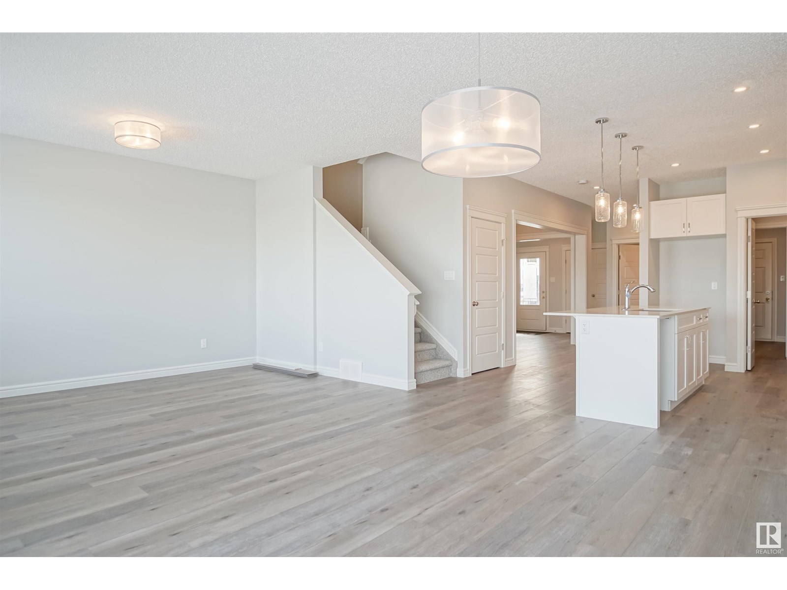 727 166 AV NE