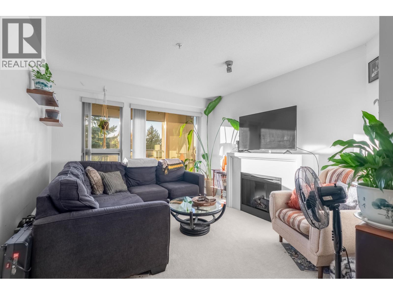 305 4550 FRASER STREET