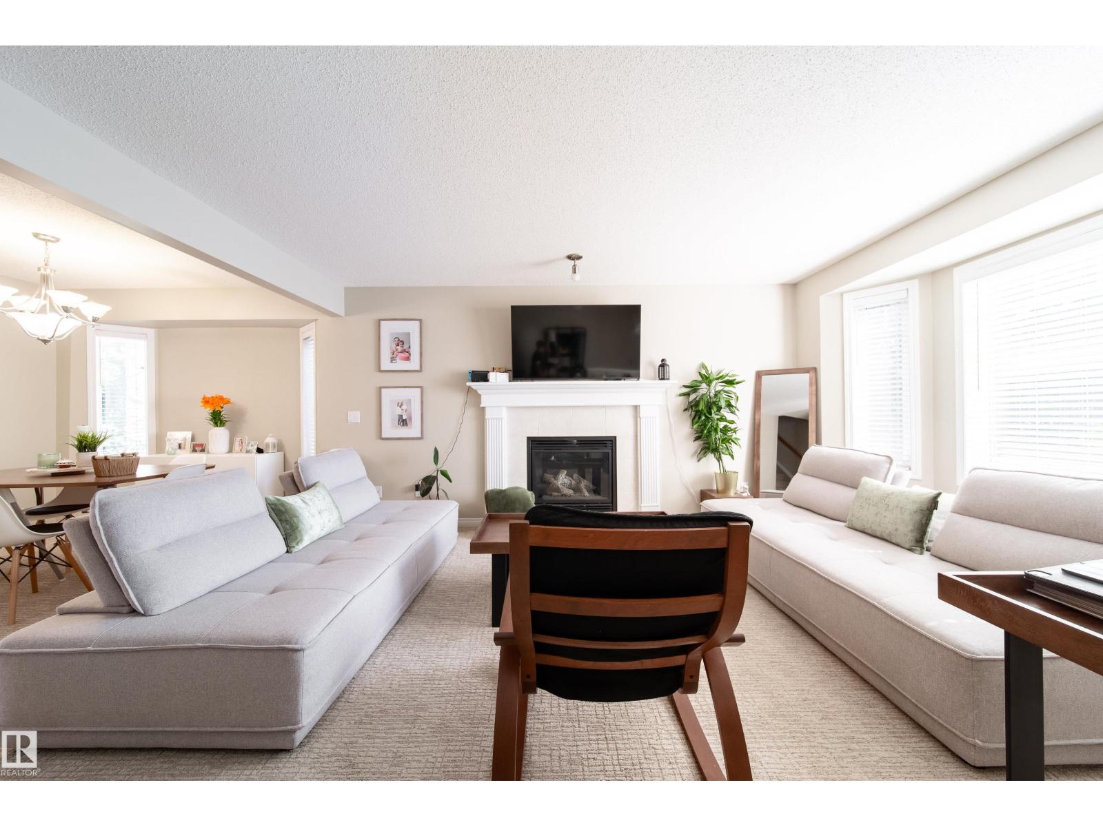 8118-8120 81 AV NW