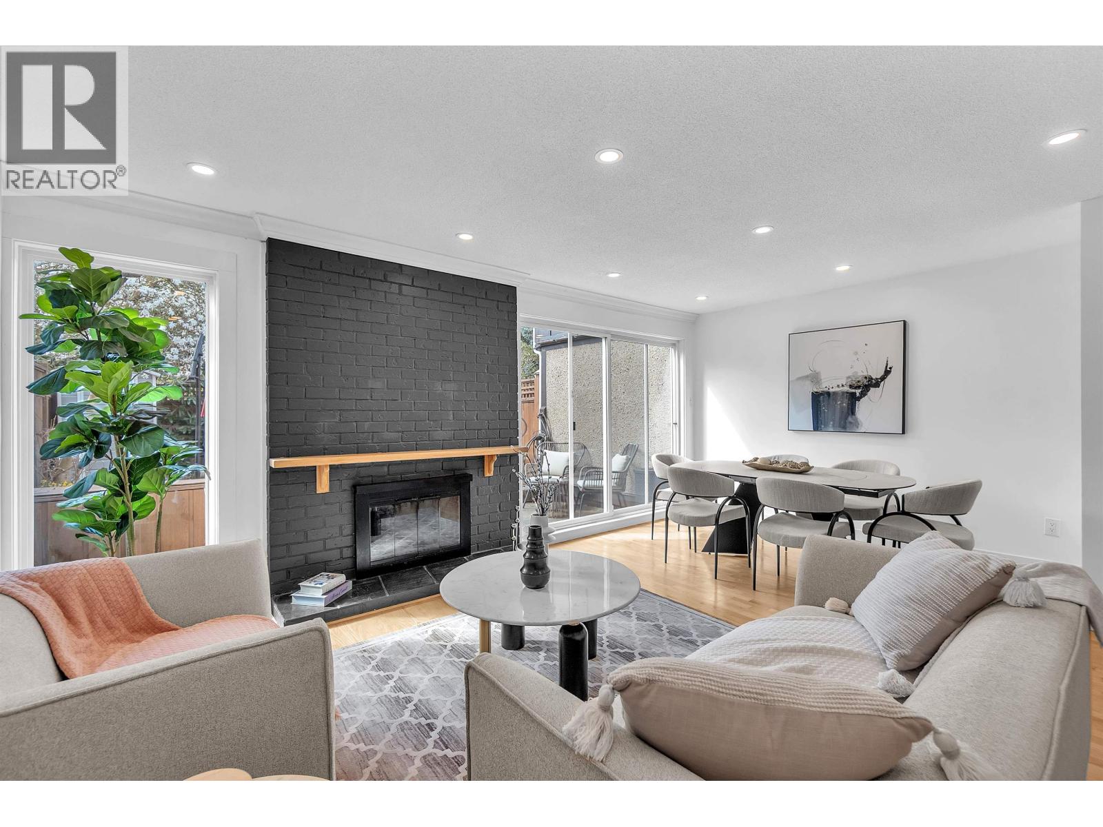 802 555 W 28TH STREET