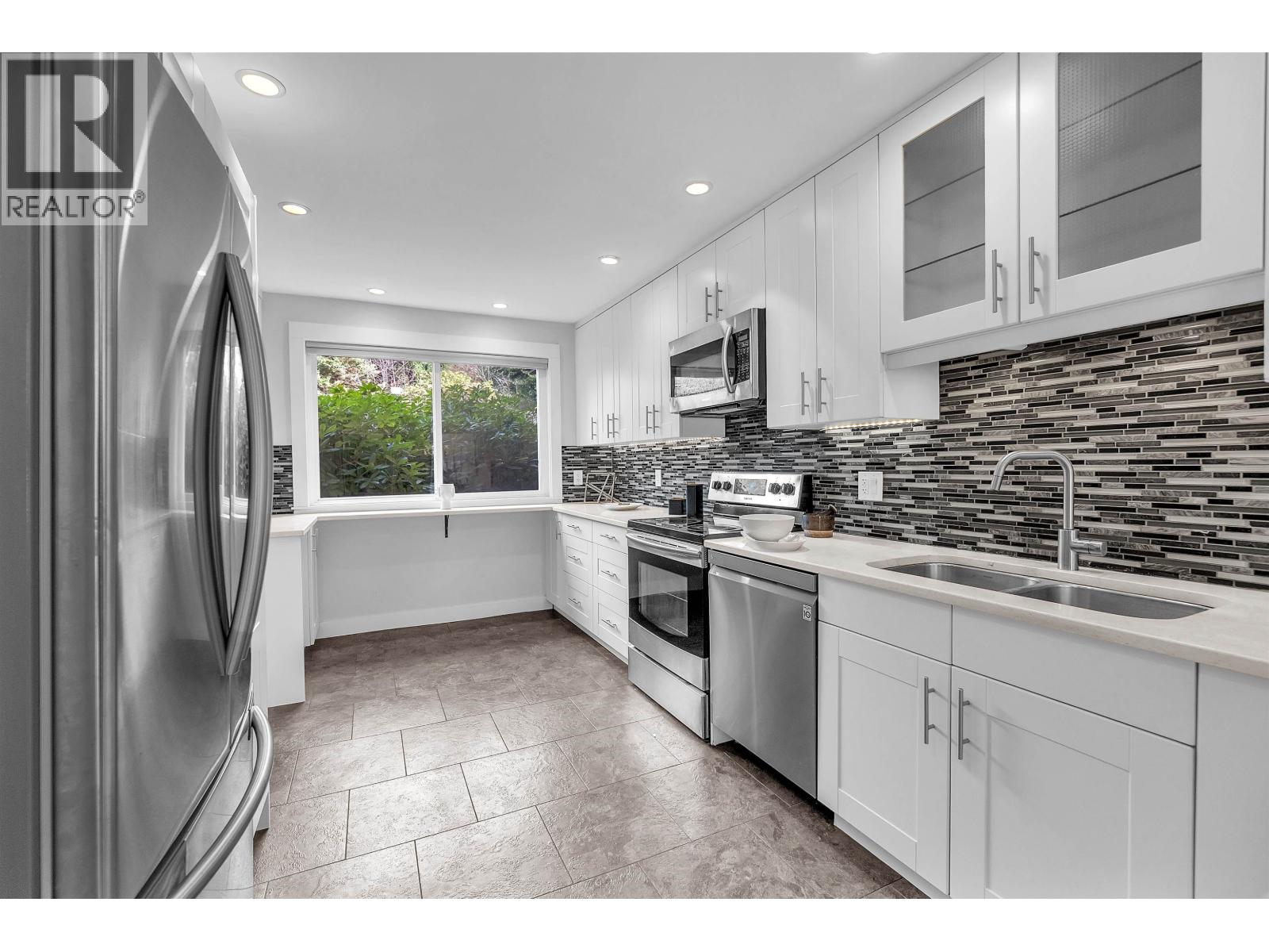 802 555 W 28TH STREET