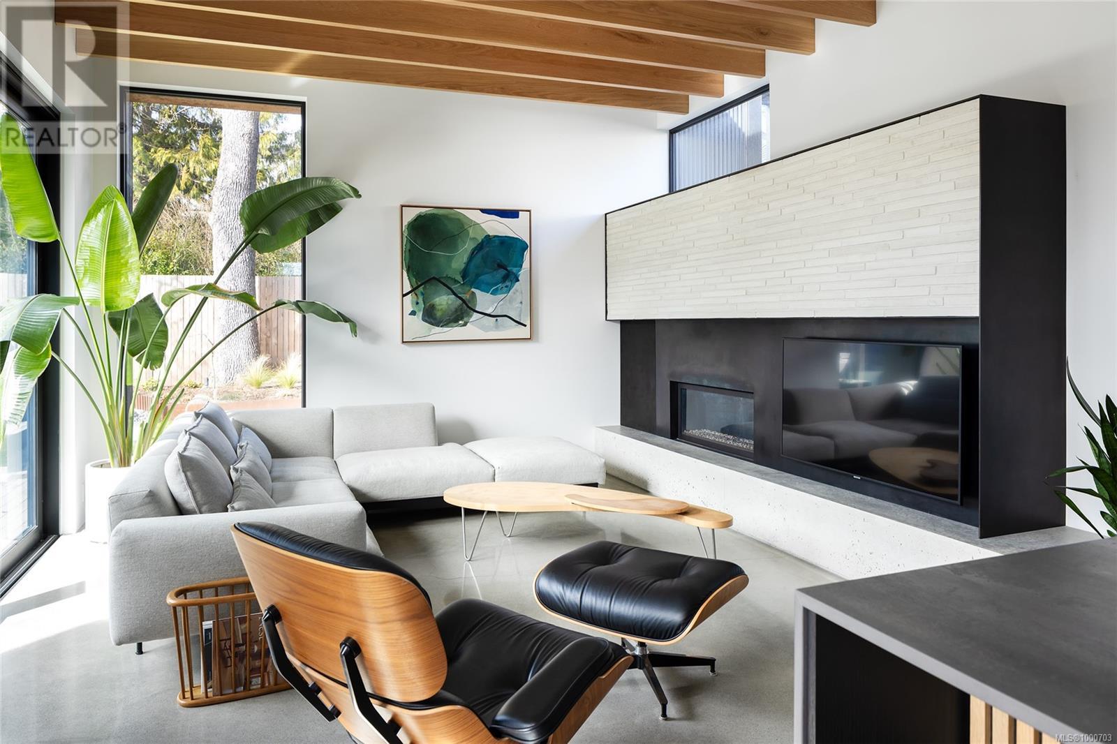 862 Somenos St