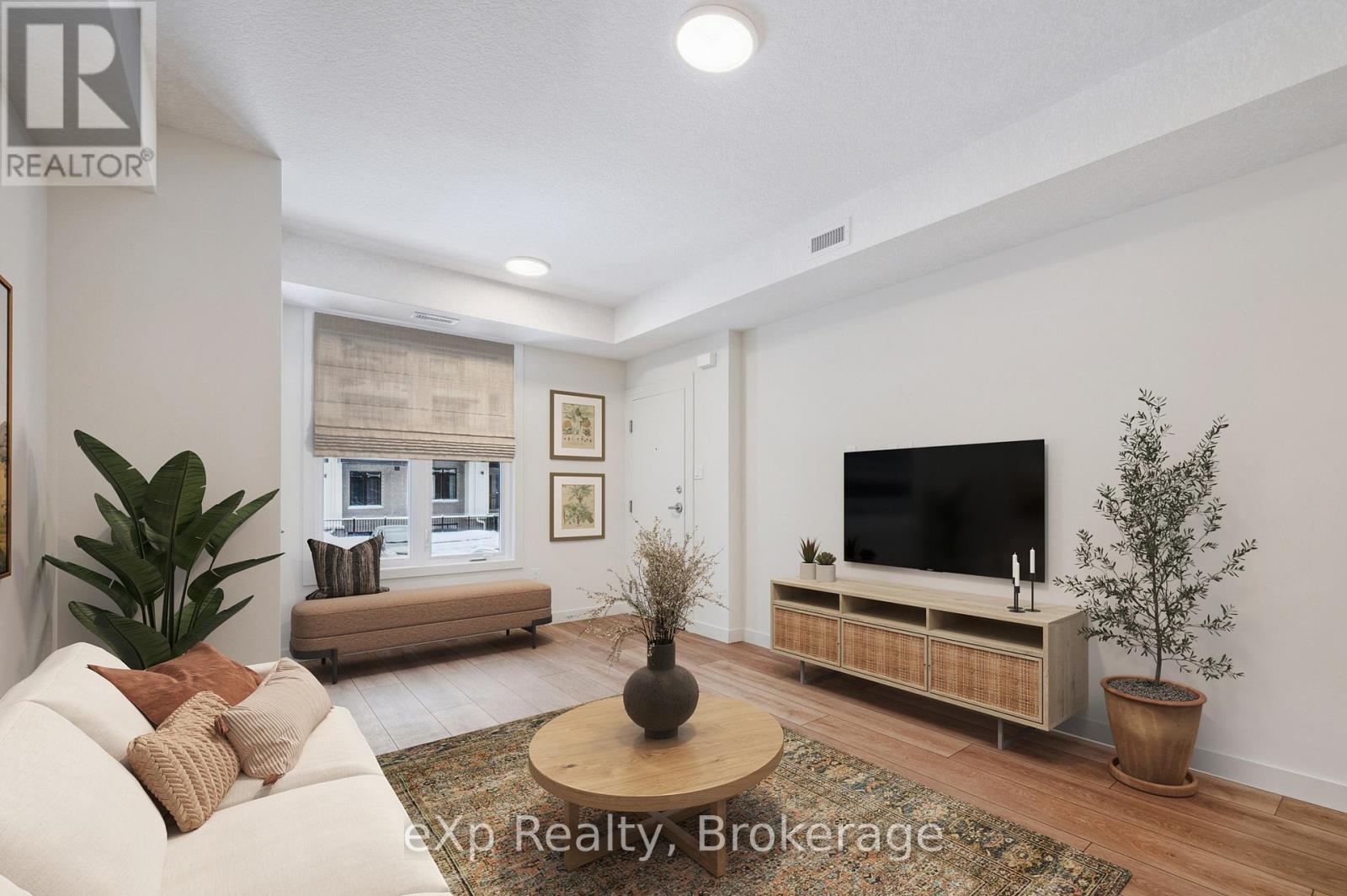 F186 - 824 WOOLWICH STREET