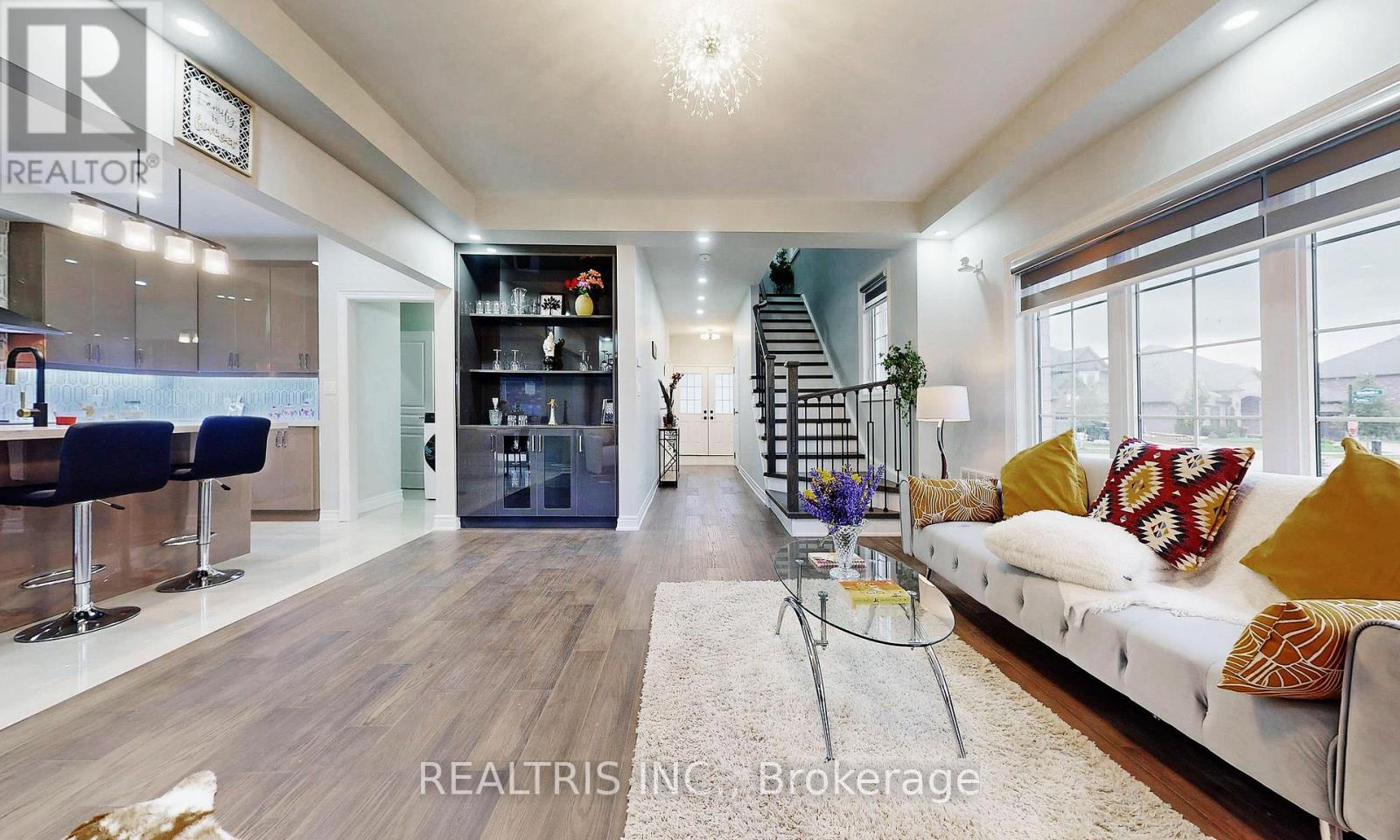 85 EAGLECREST STREET