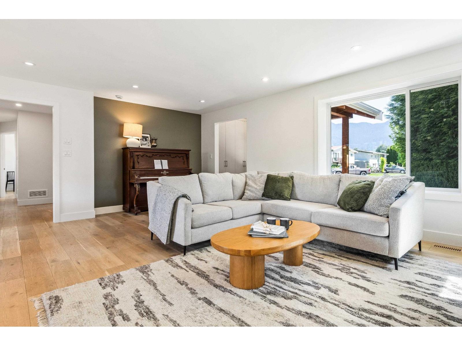 7465 LAUREL PLACE|Agassiz