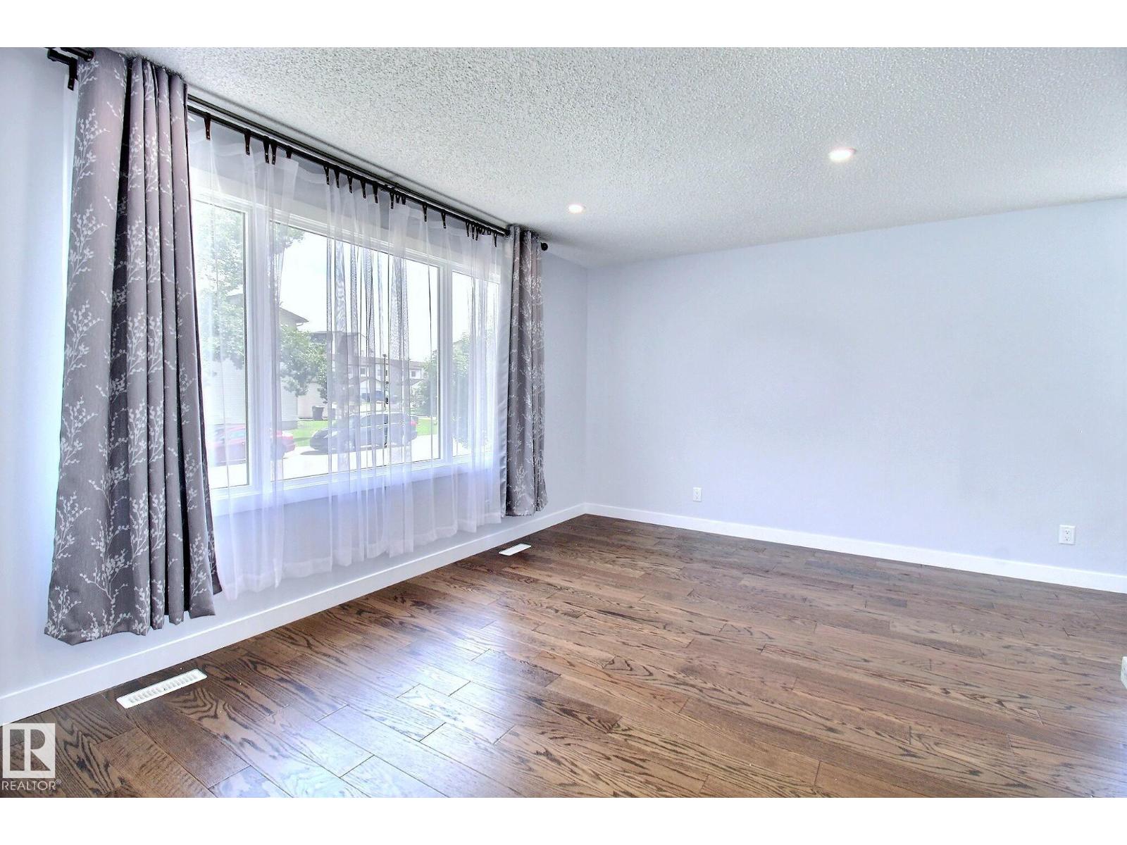 14732 32 ST NW
