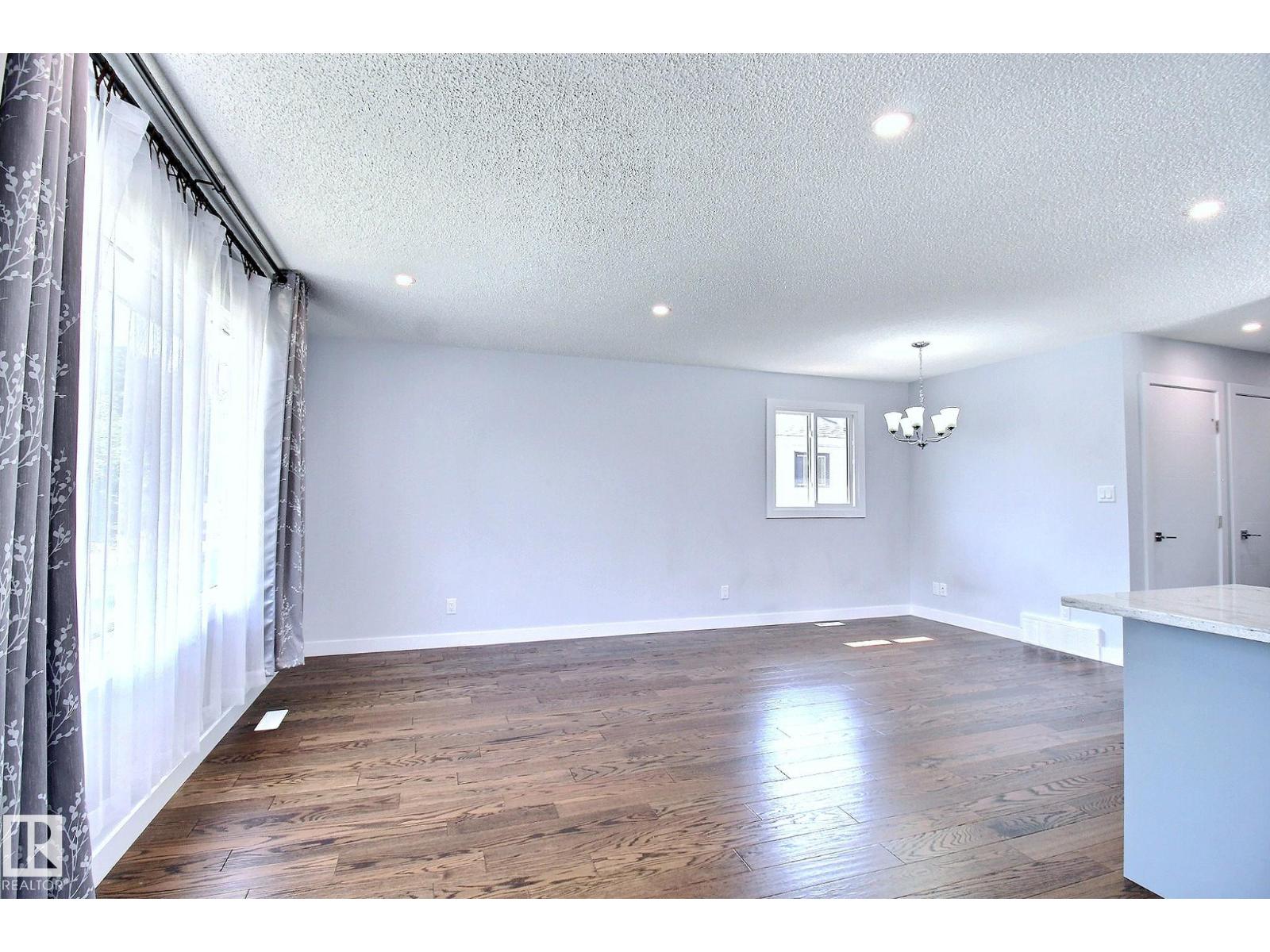 14732 32 ST NW