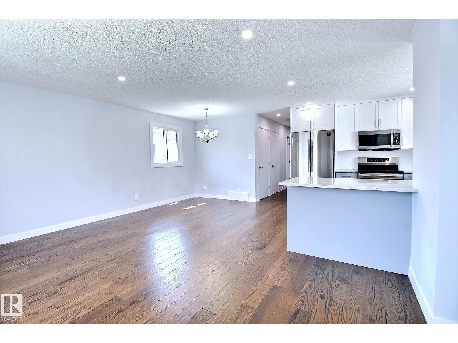 14732 32 ST NW