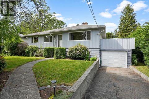 992 Ambassador Ave Saanich BC V8X3N2