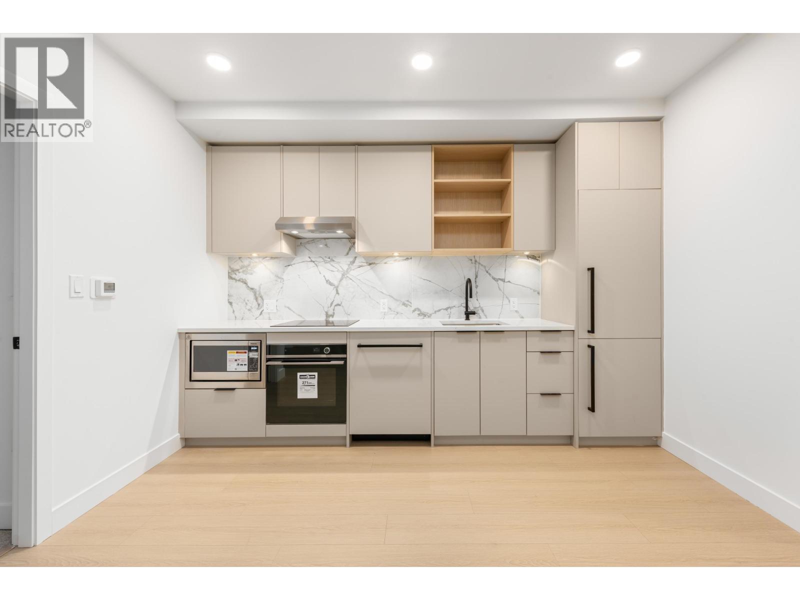 117 422 E 3RD STREET