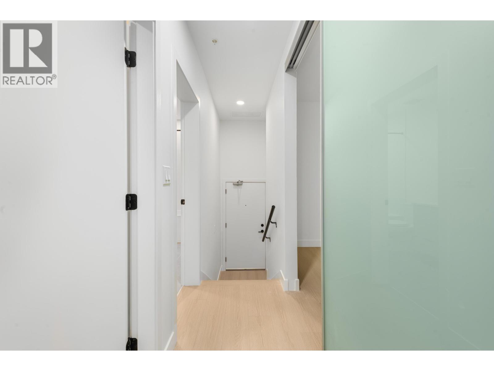 117 422 E 3RD STREET