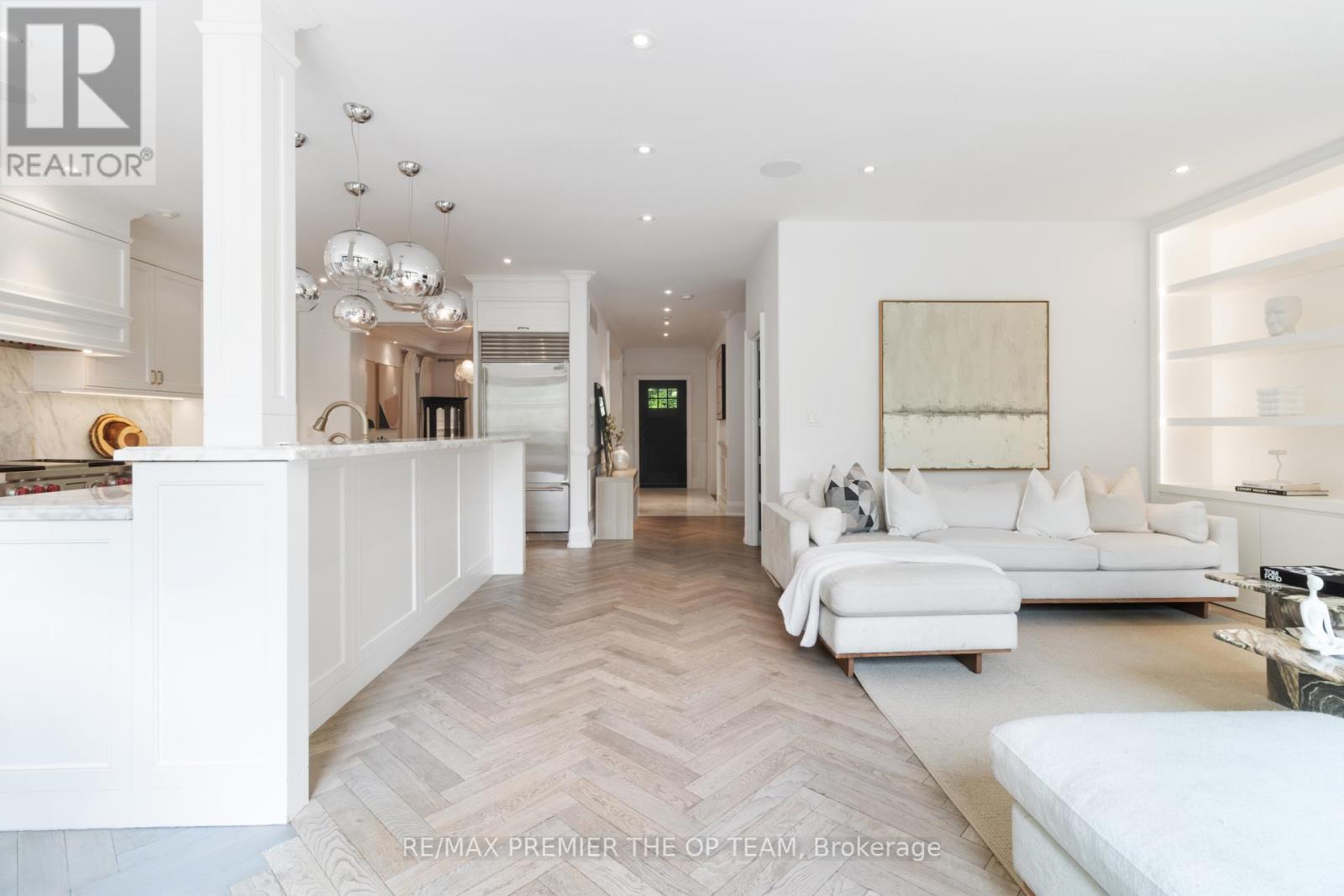 37 ST ANDREWS GARDENS