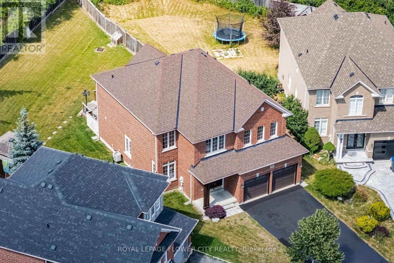 56 LAURENTIDE CRESCENT