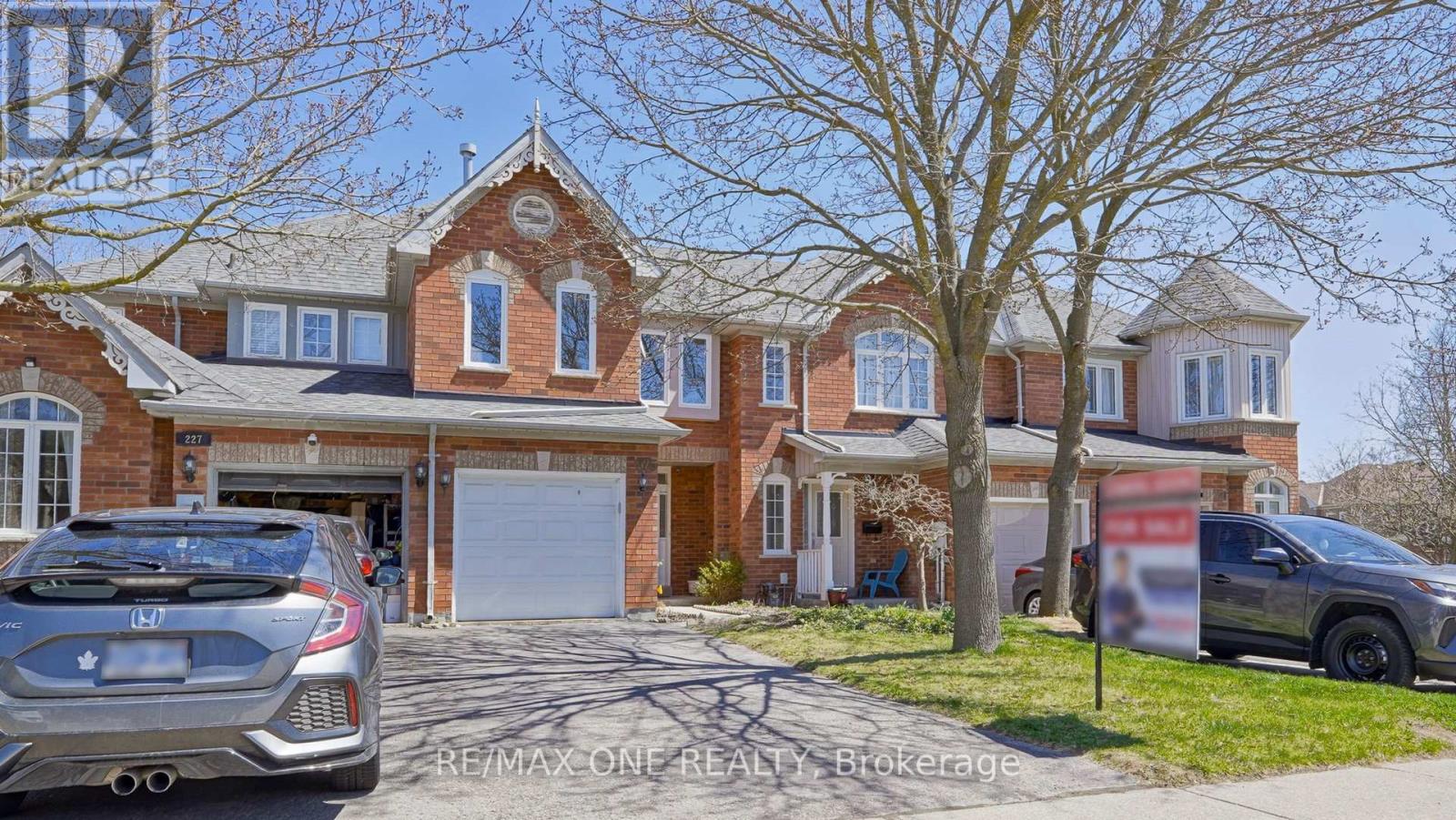 225 WARNER CRESCENT