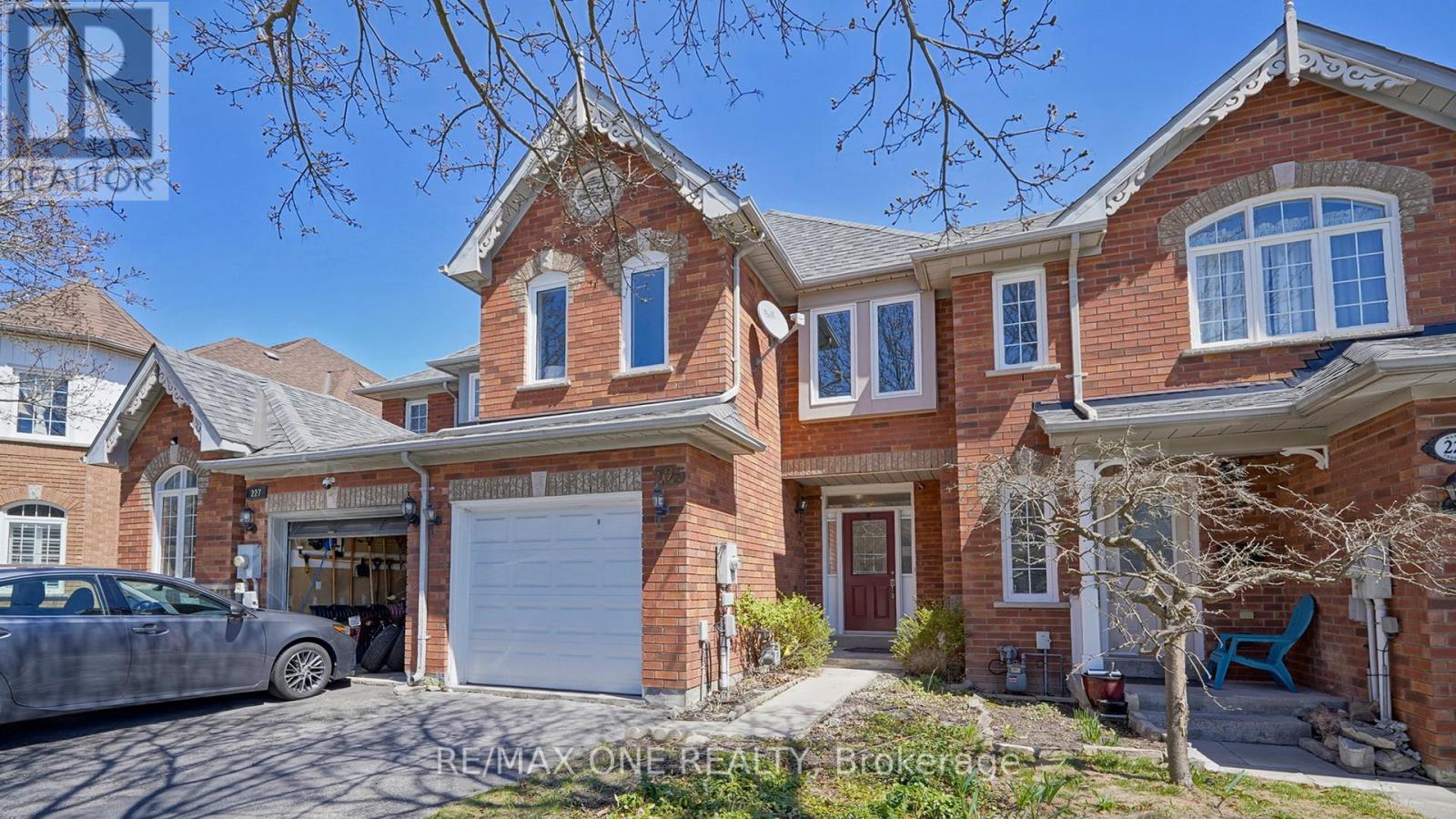 225 WARNER CRESCENT