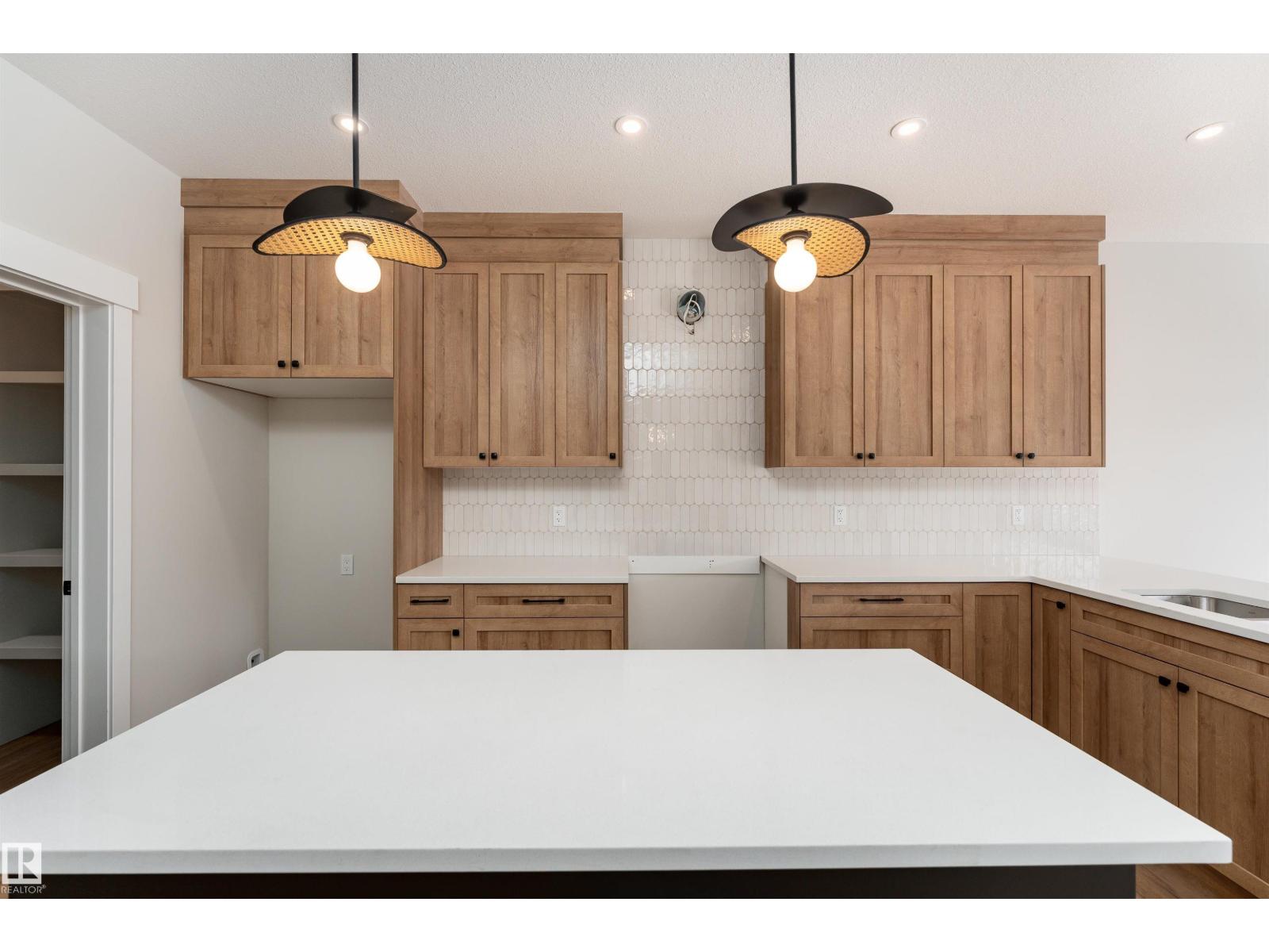 10 GABLE CM