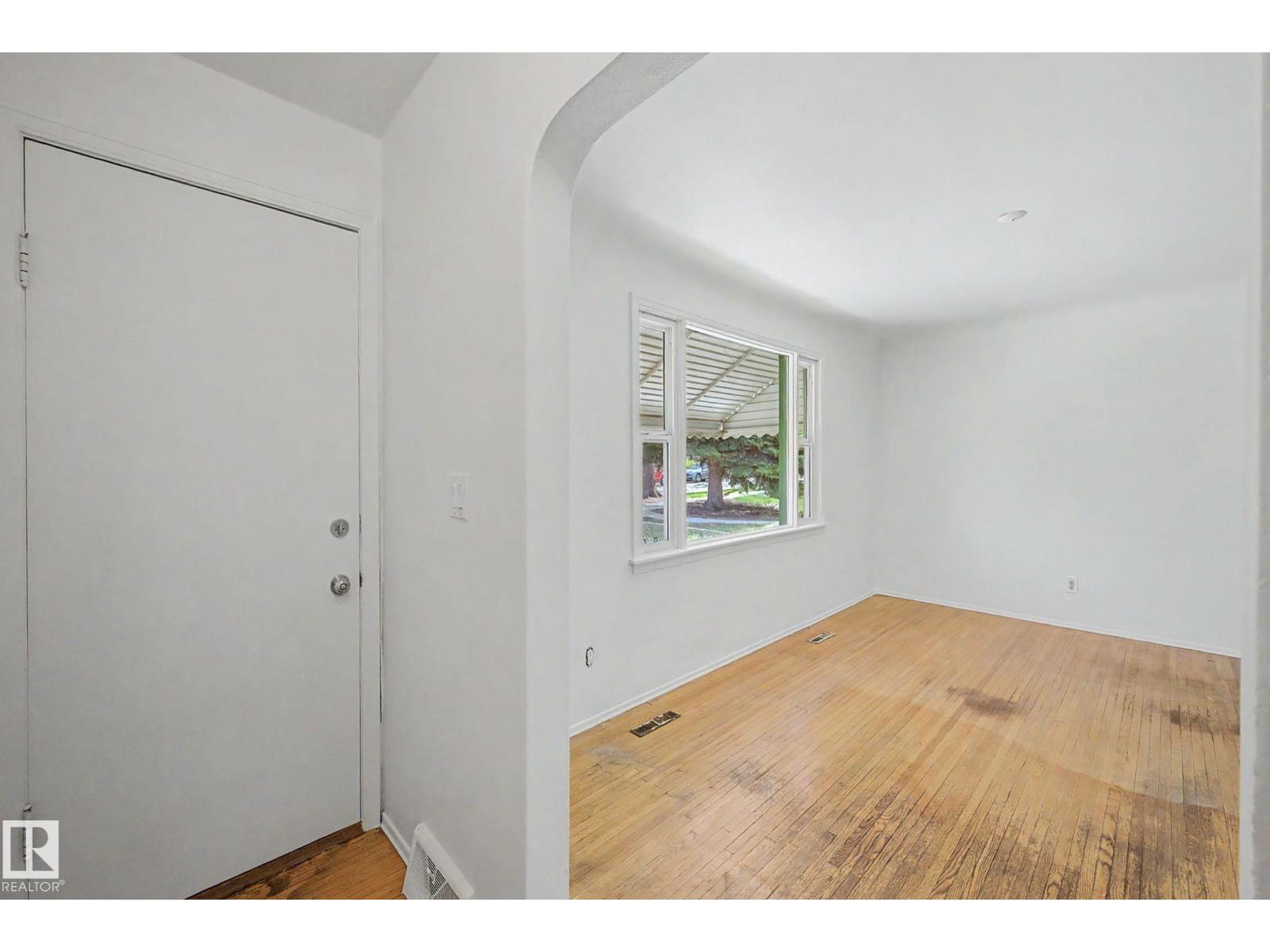 9276 86 ST NW