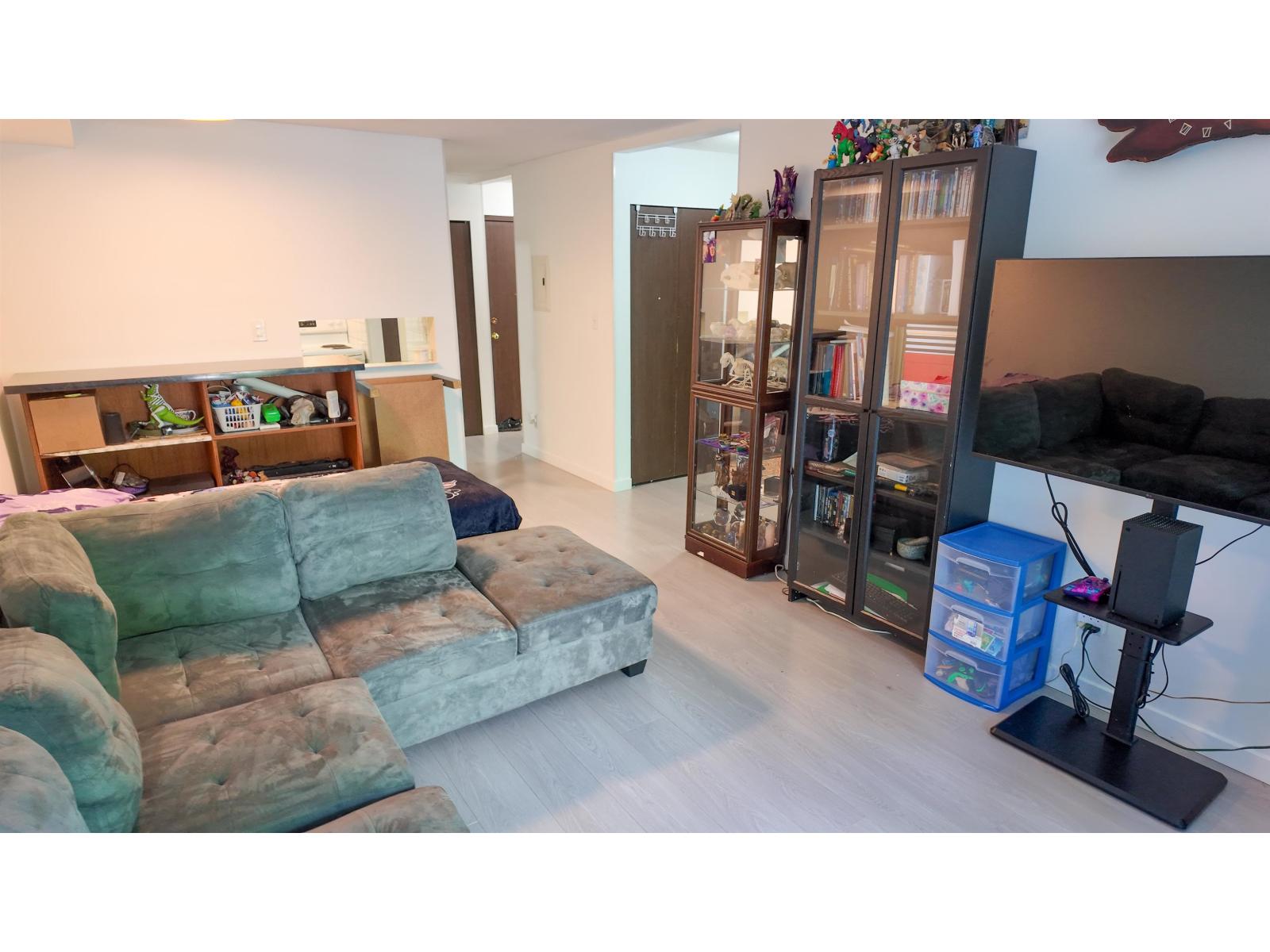 106 32733 BROADWAY EAST STREET