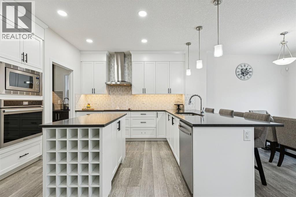 1124 Chinook Gate Bay SW