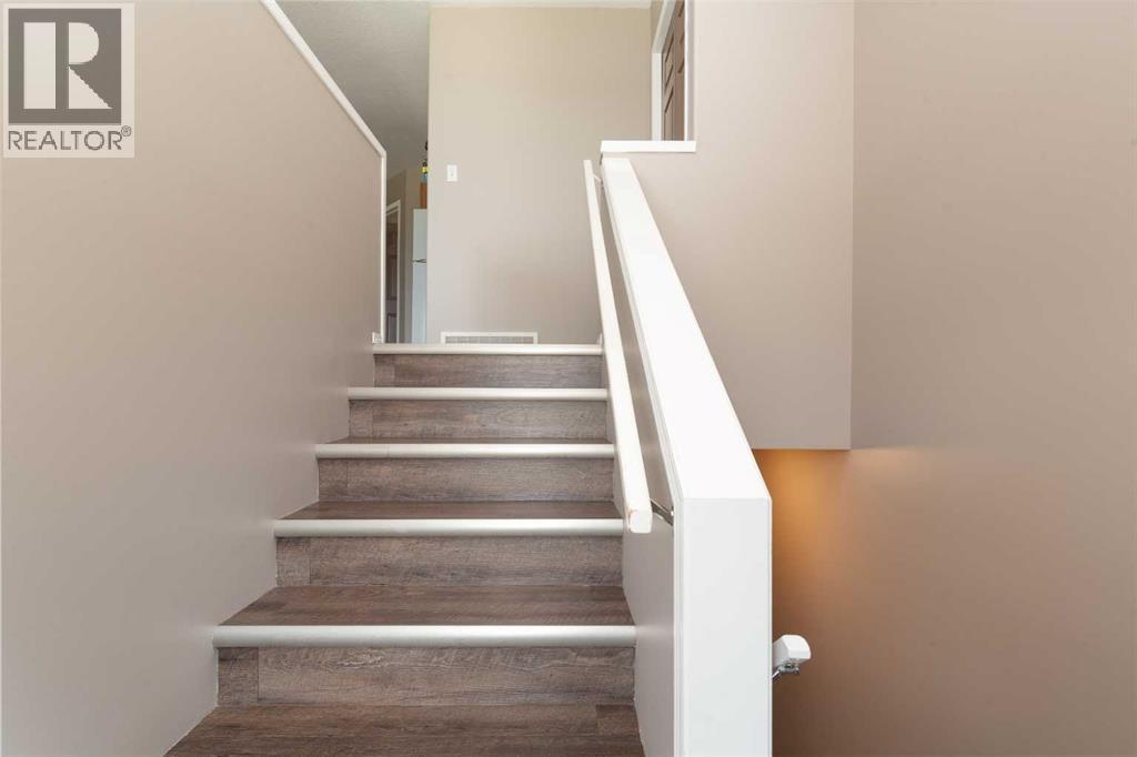 15 Blackfoot Boulevard W