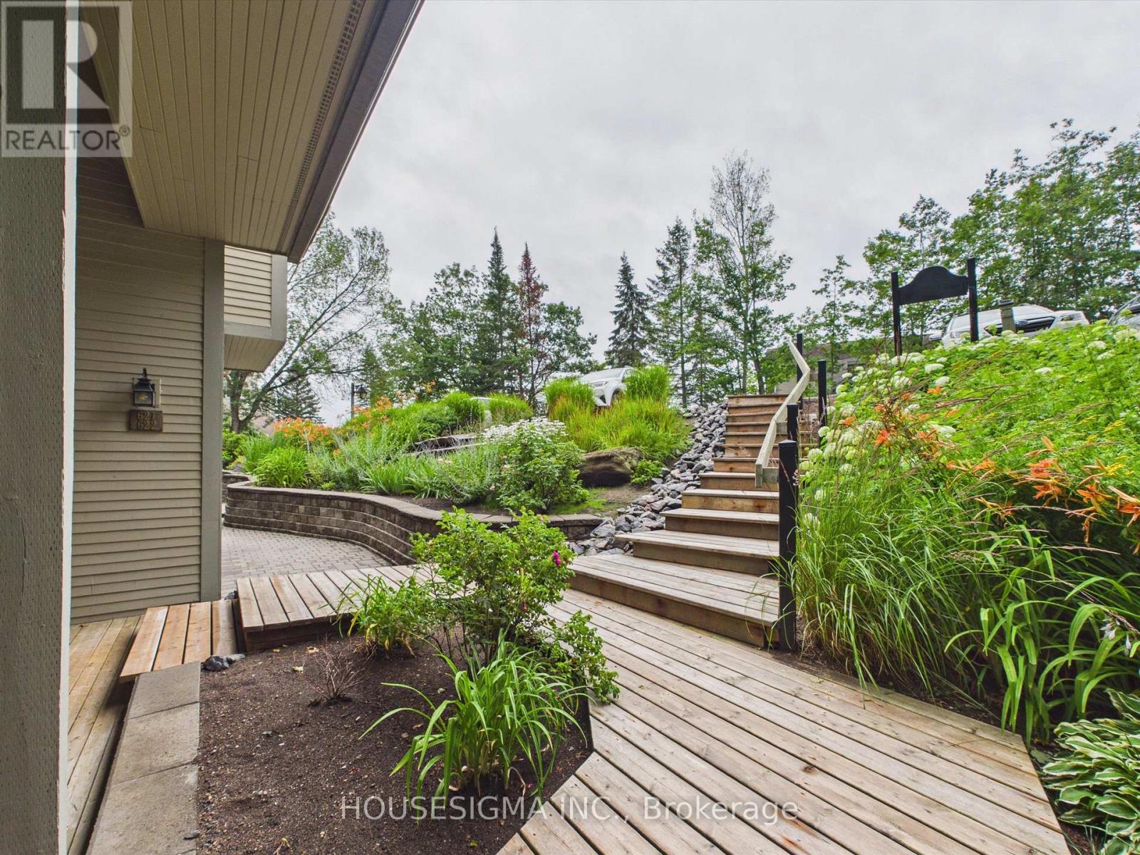 6 - 631 GRANDVIEW HILLTOP DRIVE
