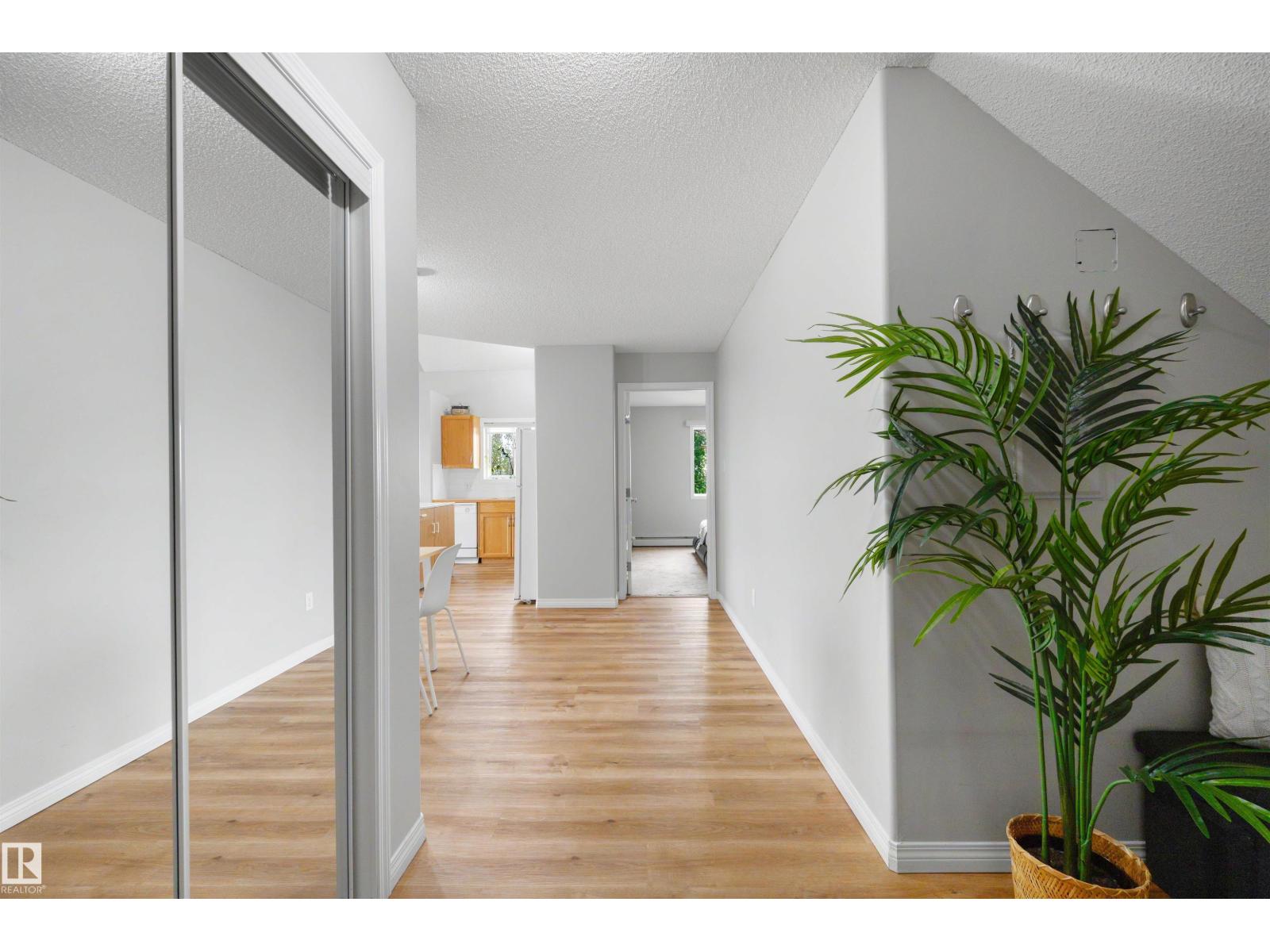 #427 3425 19 ST NW