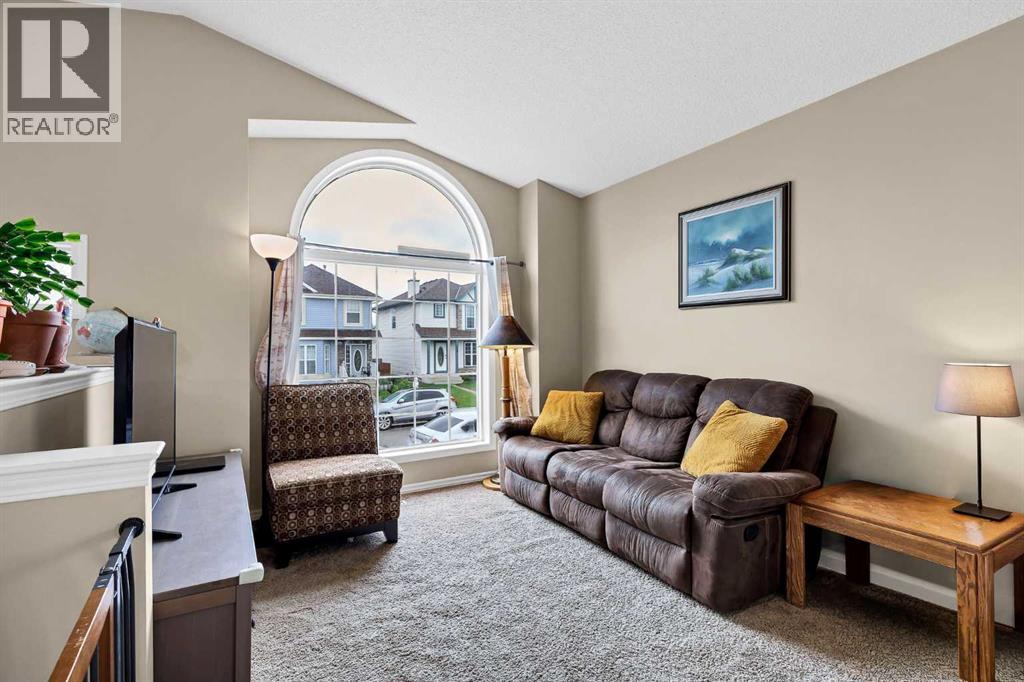 135 Covewood Close NE