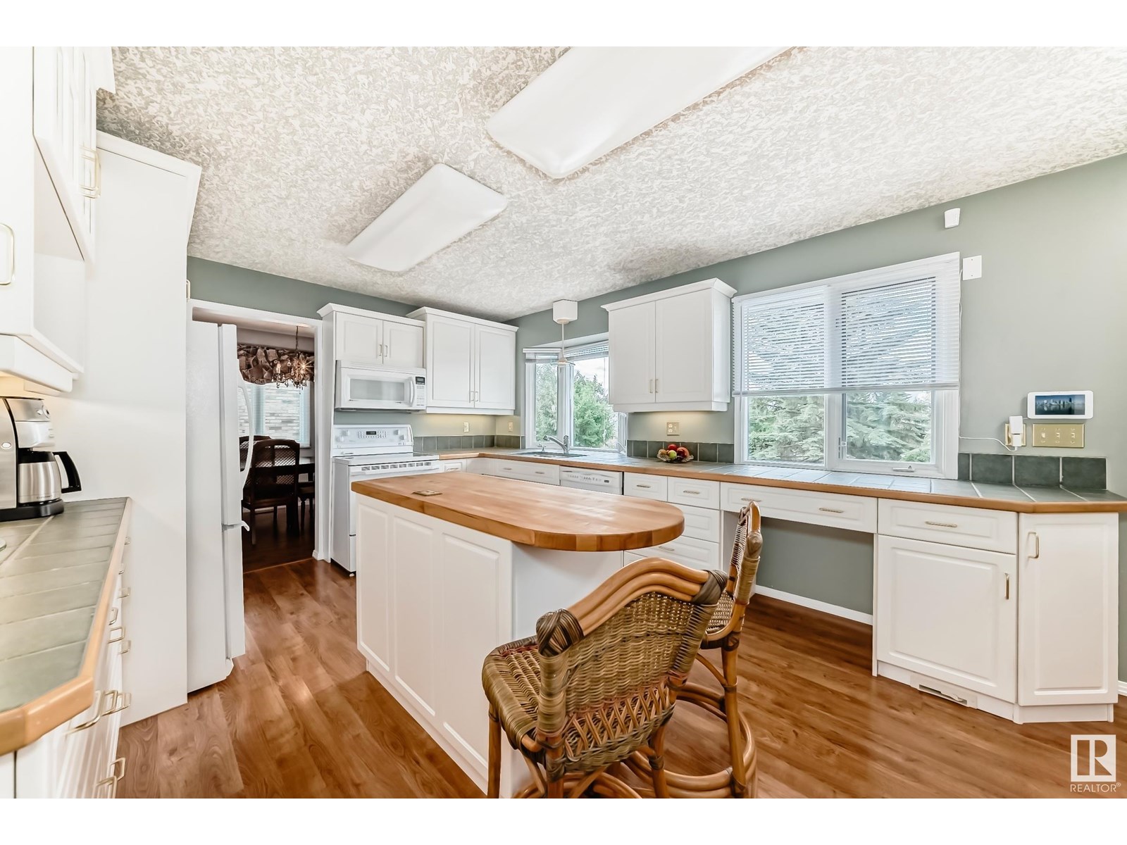 274 Woodvale RD W NW