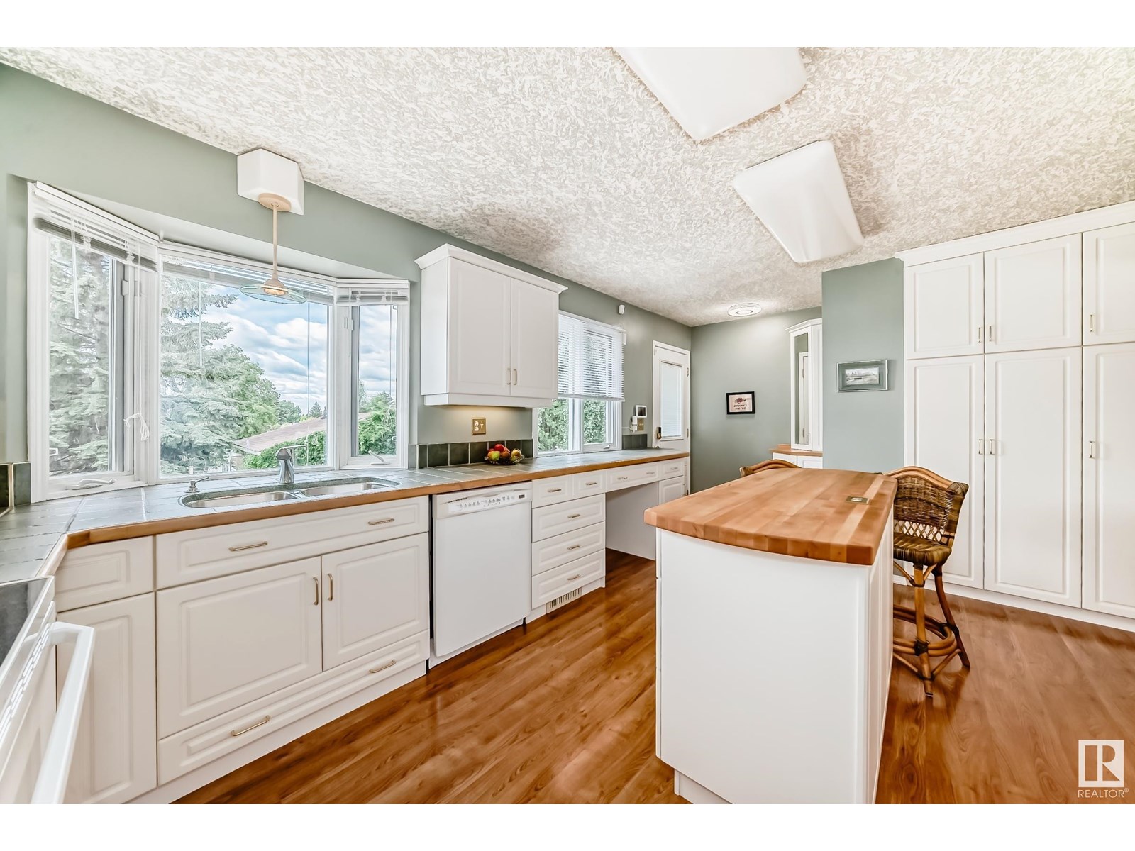 274 Woodvale RD W NW