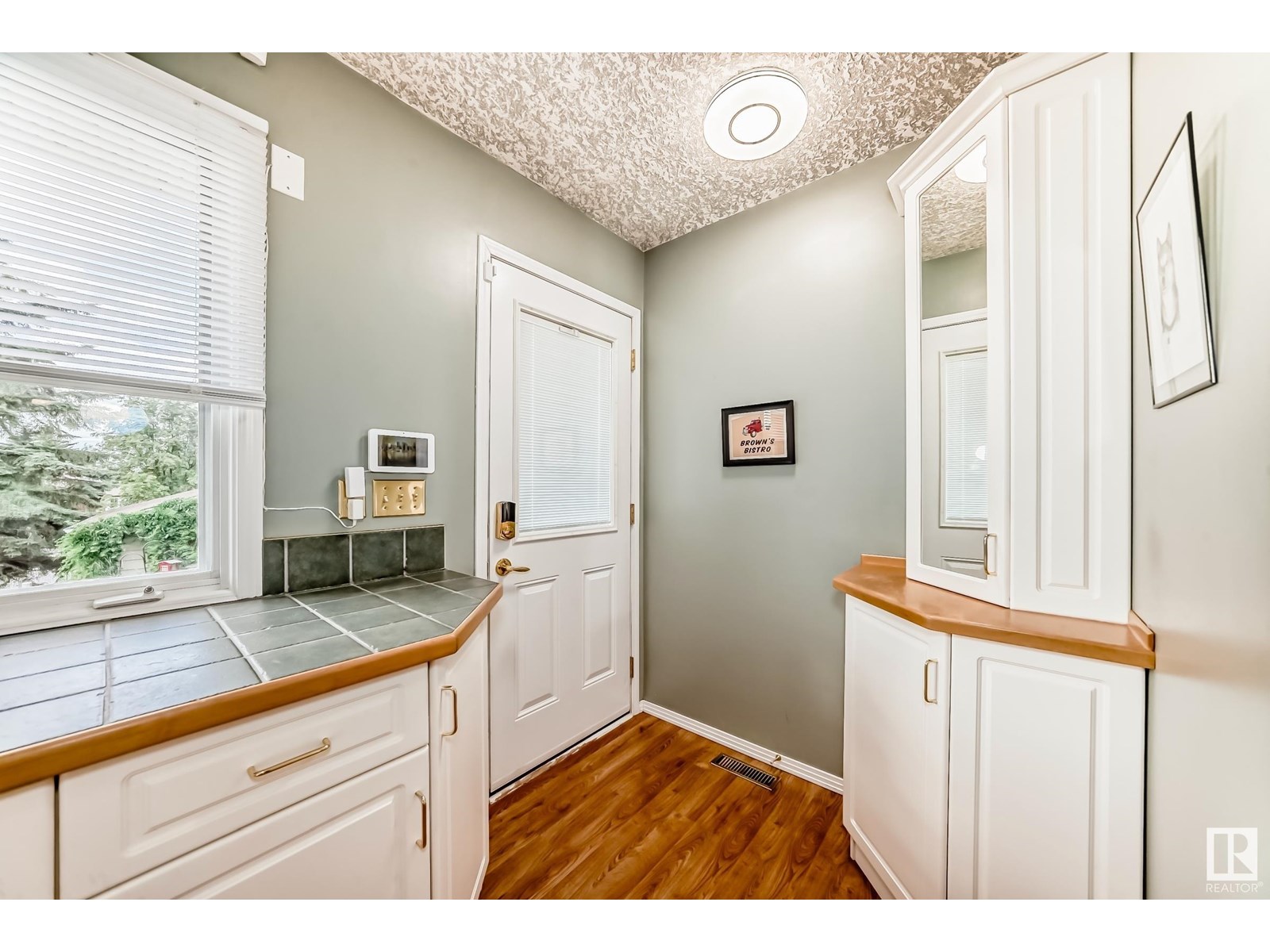 274 Woodvale RD W NW