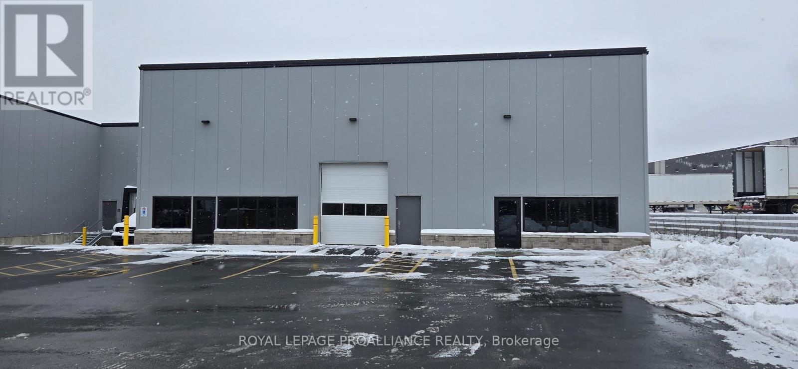 C - 296 UNIVERSITY AVENUE