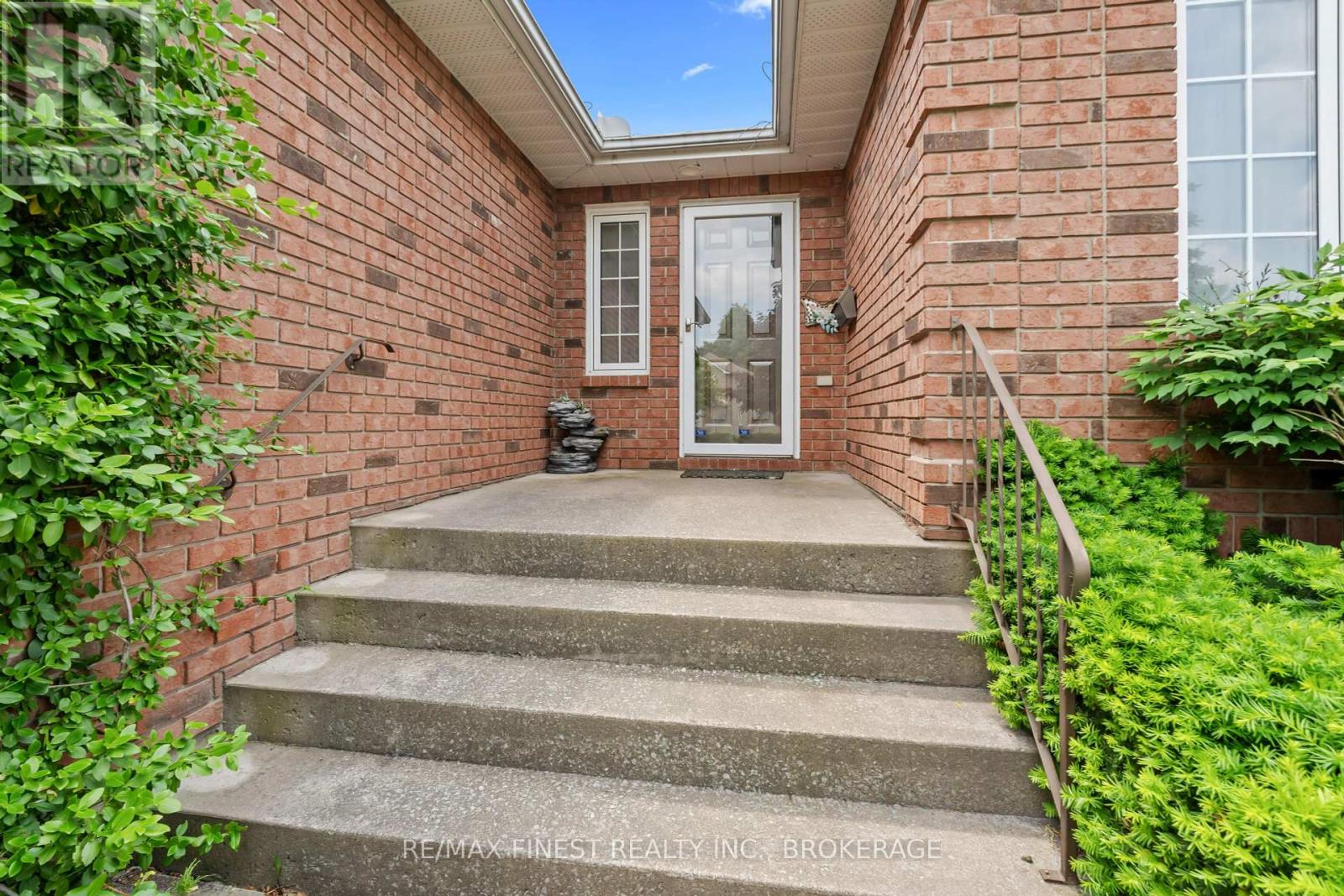 826 MARSH CRESCENT