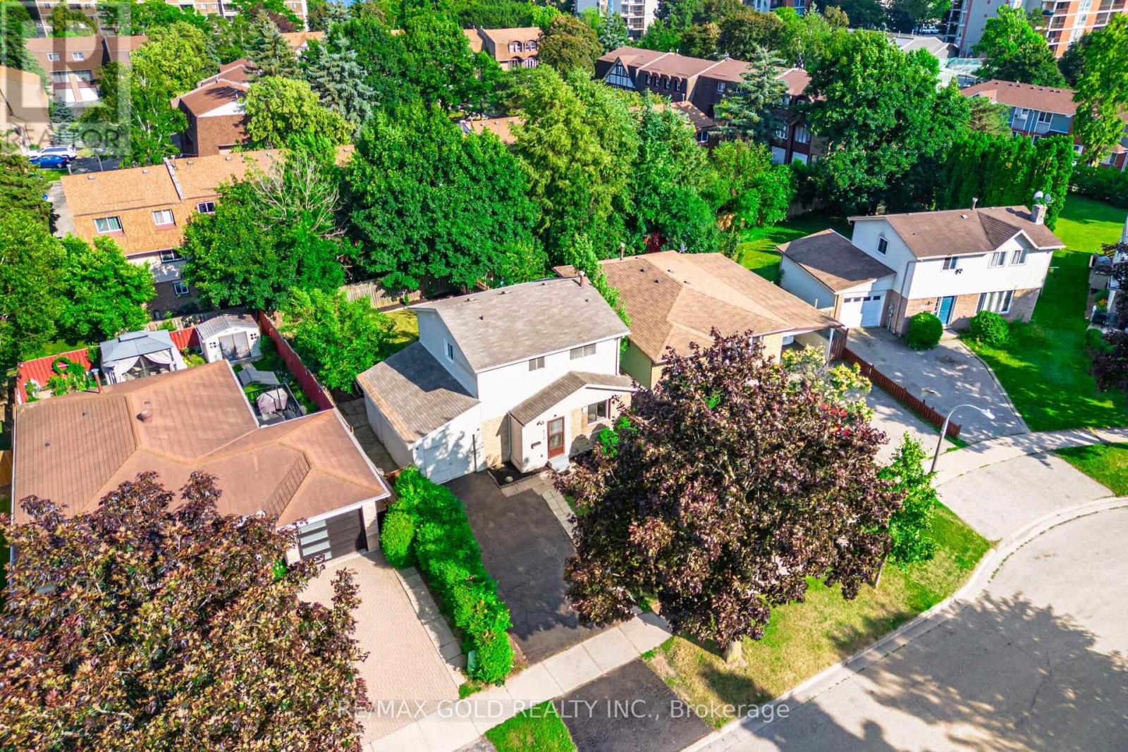 212 CEDARWOODS CRESCENT