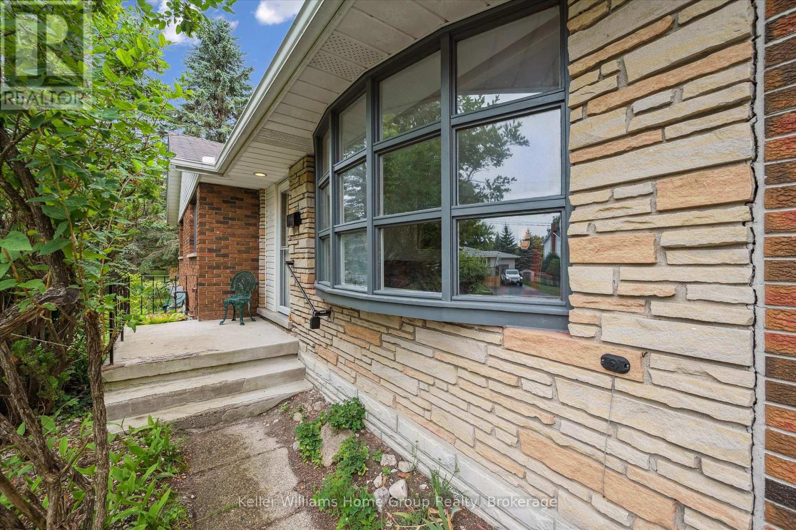 16 ELEANOR COURT