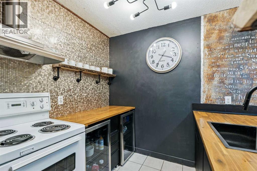 203, 431 1 Avenue NE