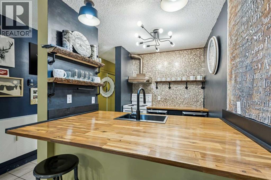 203, 431 1 Avenue NE