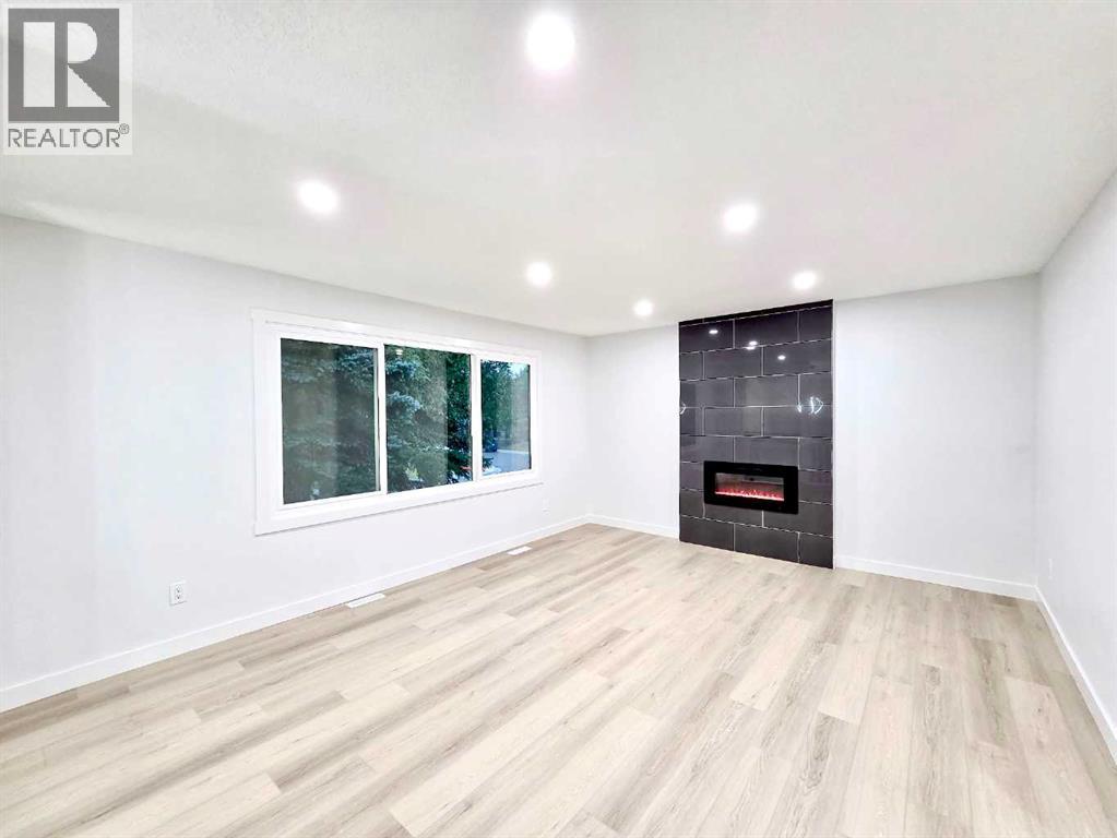 131 Whiteview Close NE