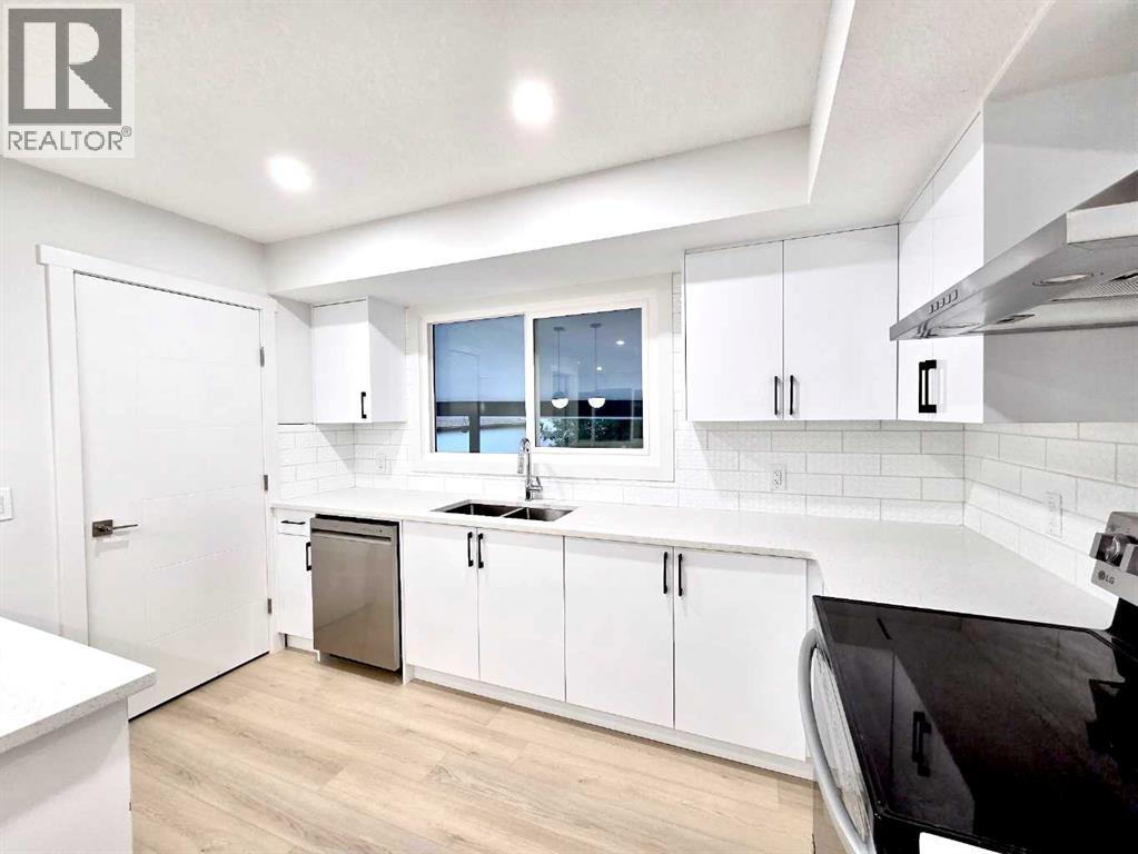 131 Whiteview Close NE