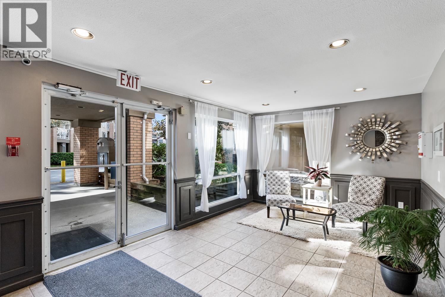 227 2551 PARKVIEW LANE