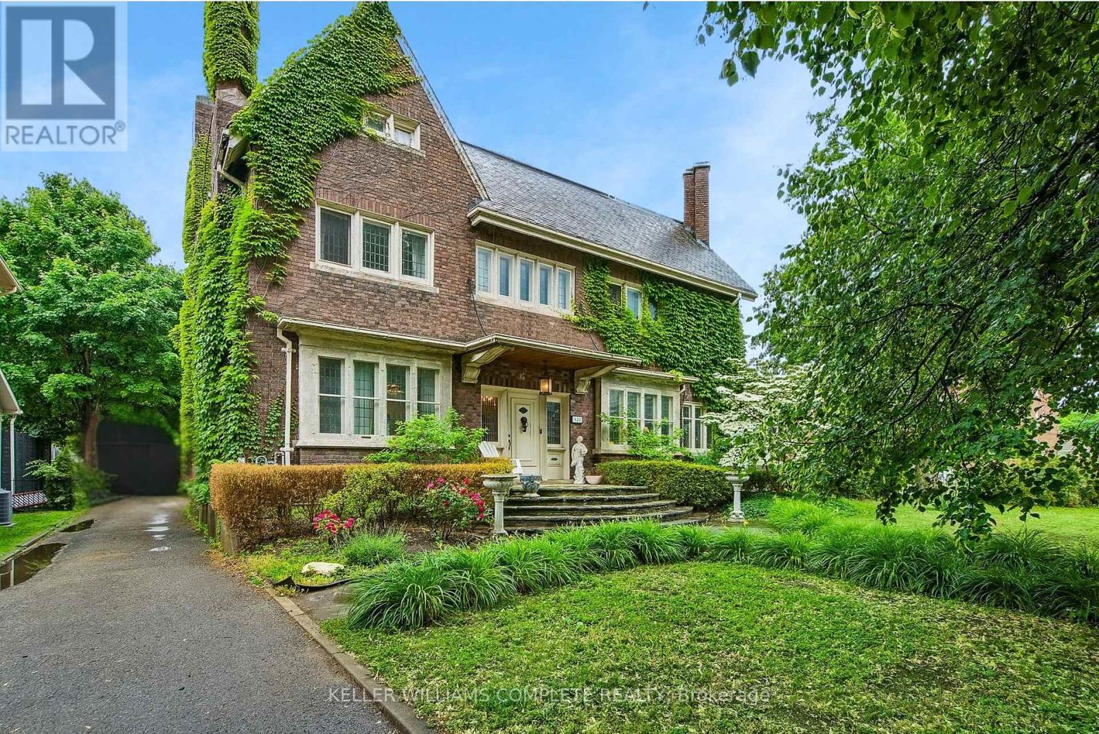 122 DUFFERIN AVENUE