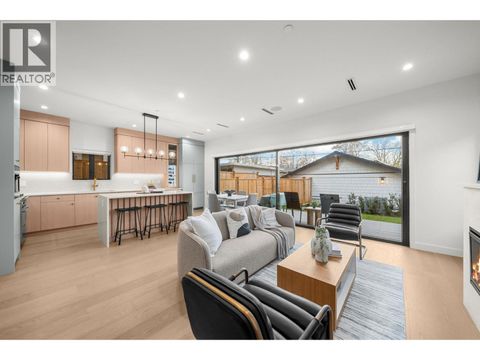 2 2247 PARKER STREET Vancouver BC V5L2L8