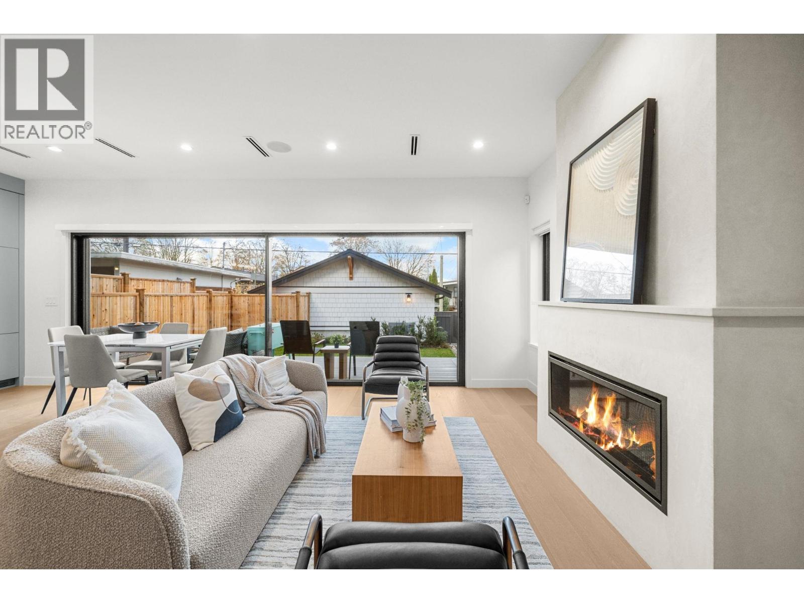 2 2247 PARKER STREET