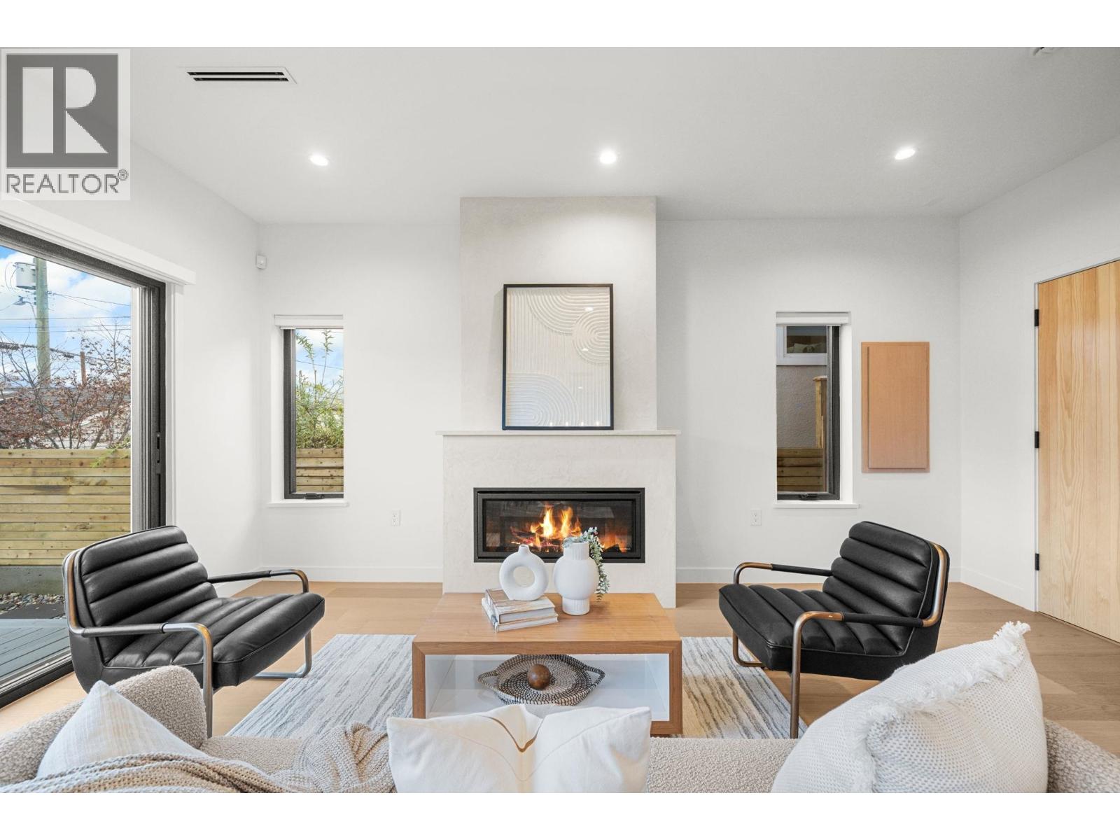 2 2247 PARKER STREET