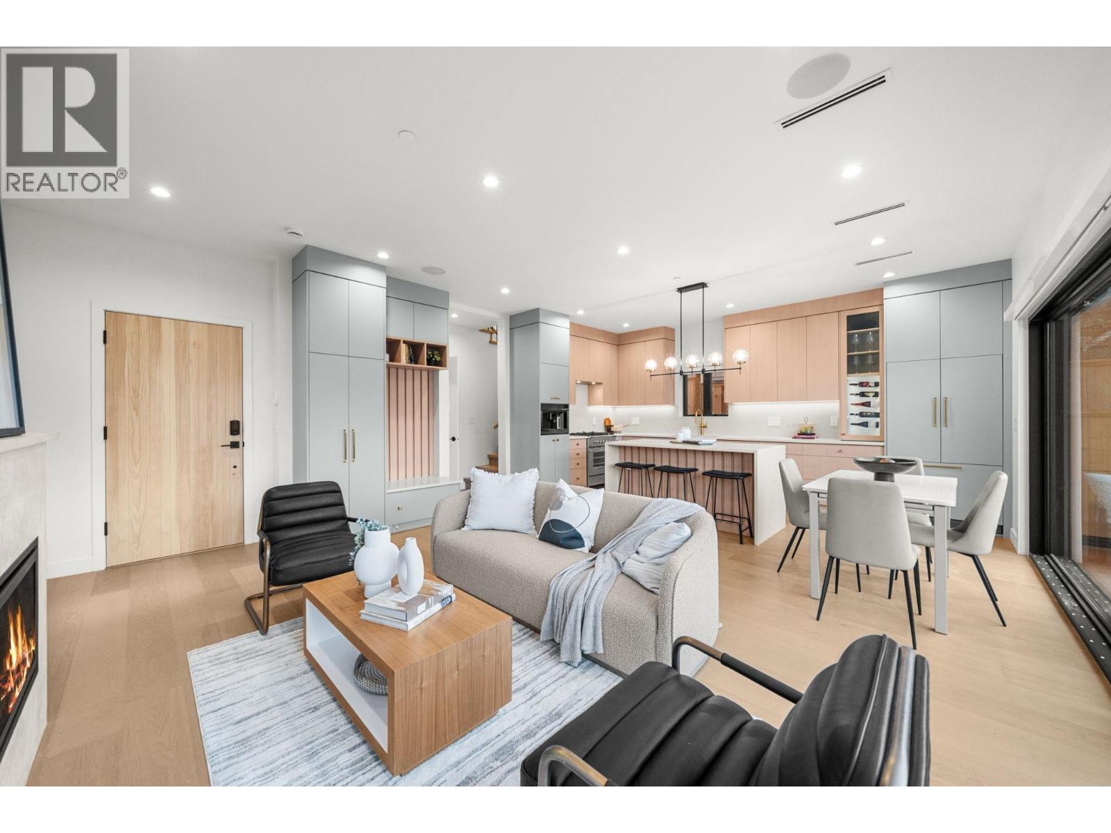 2 2247 PARKER STREET