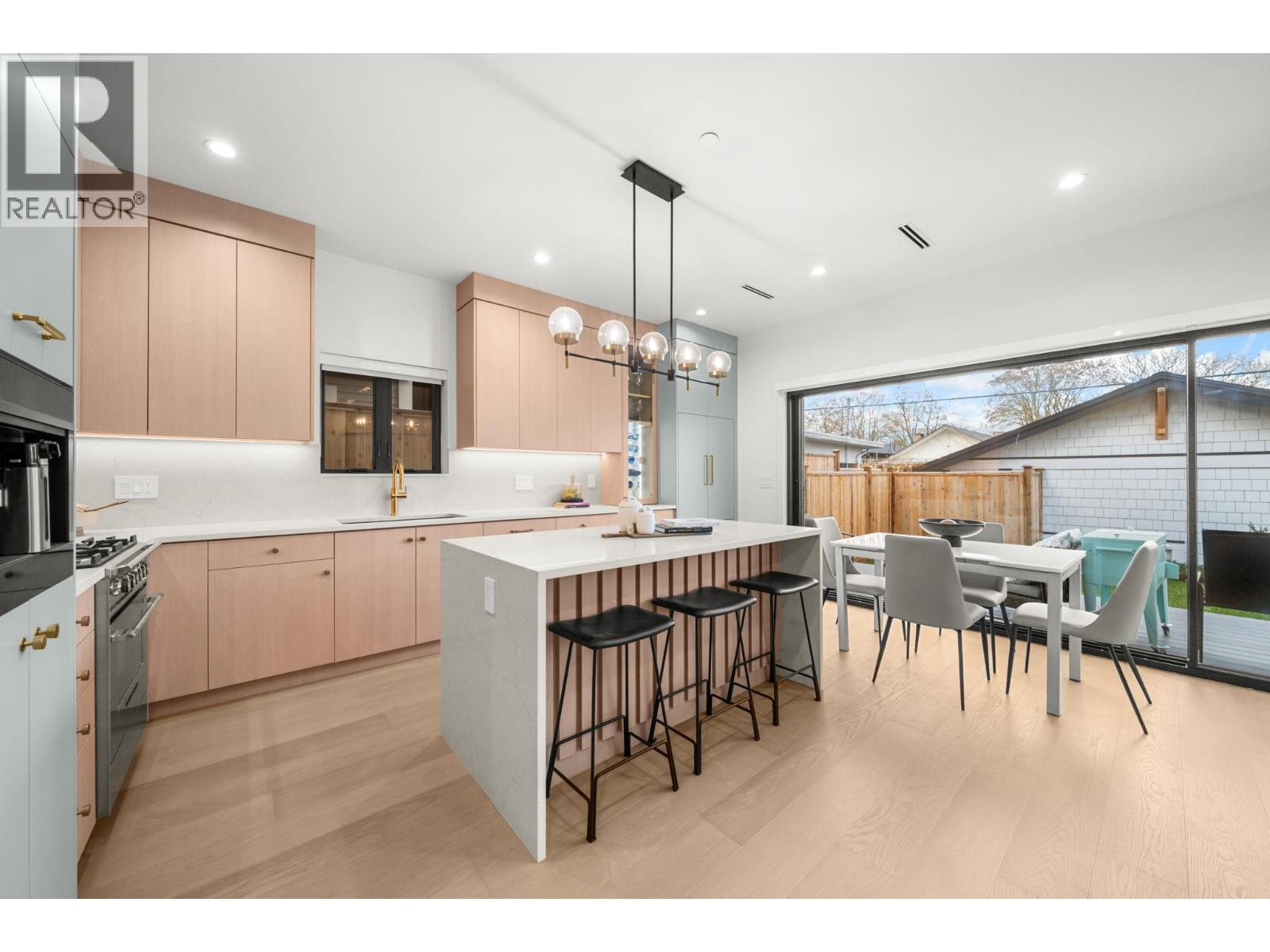 2 2247 PARKER STREET