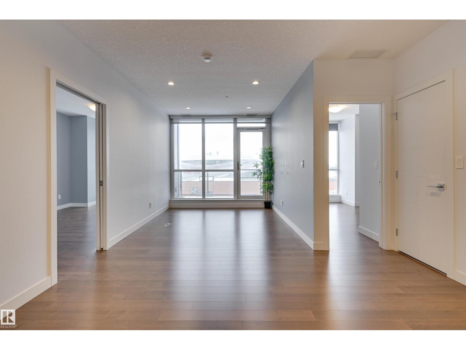 #806 10238 103 ST NW