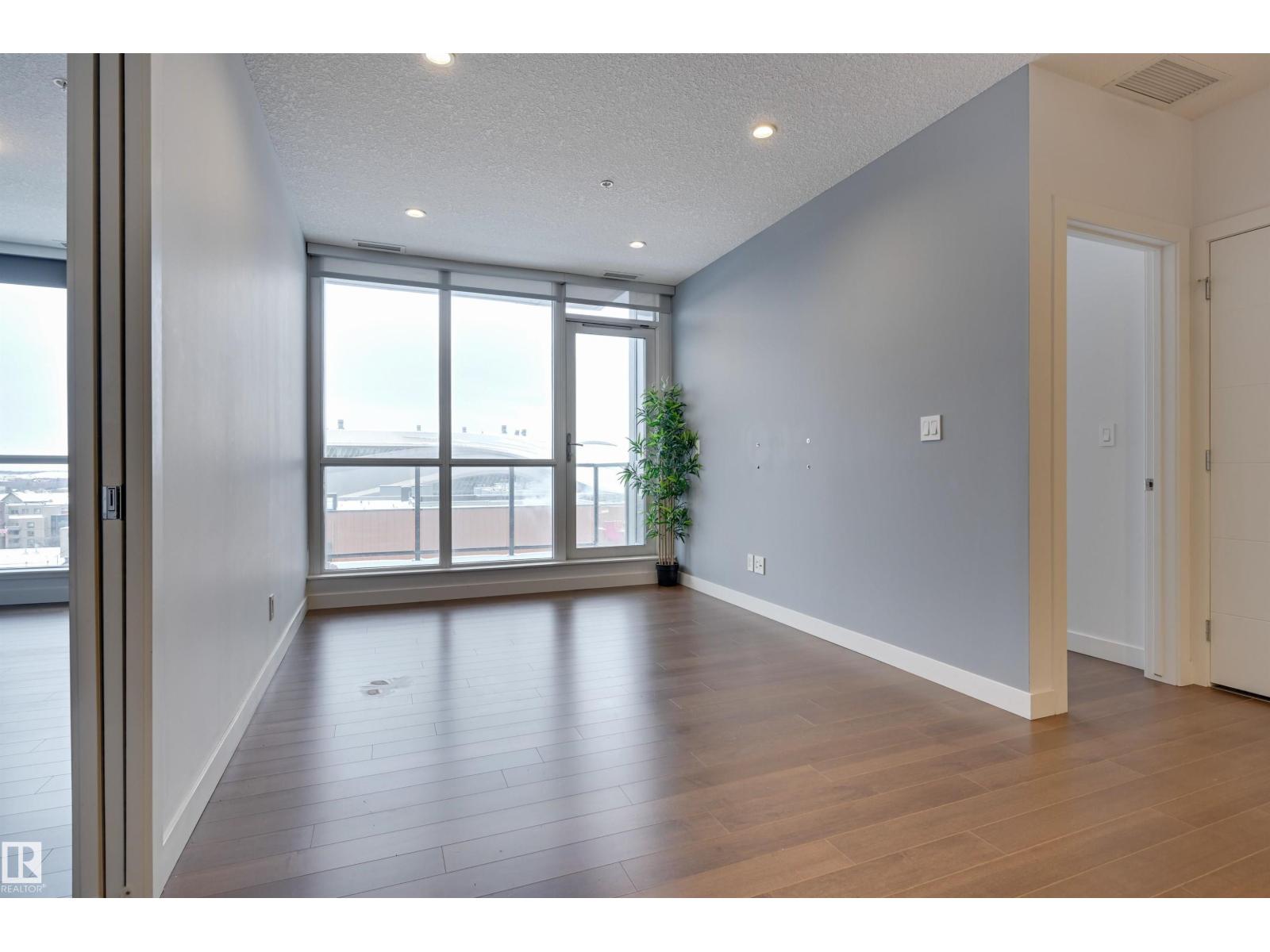 #806 10238 103 ST NW